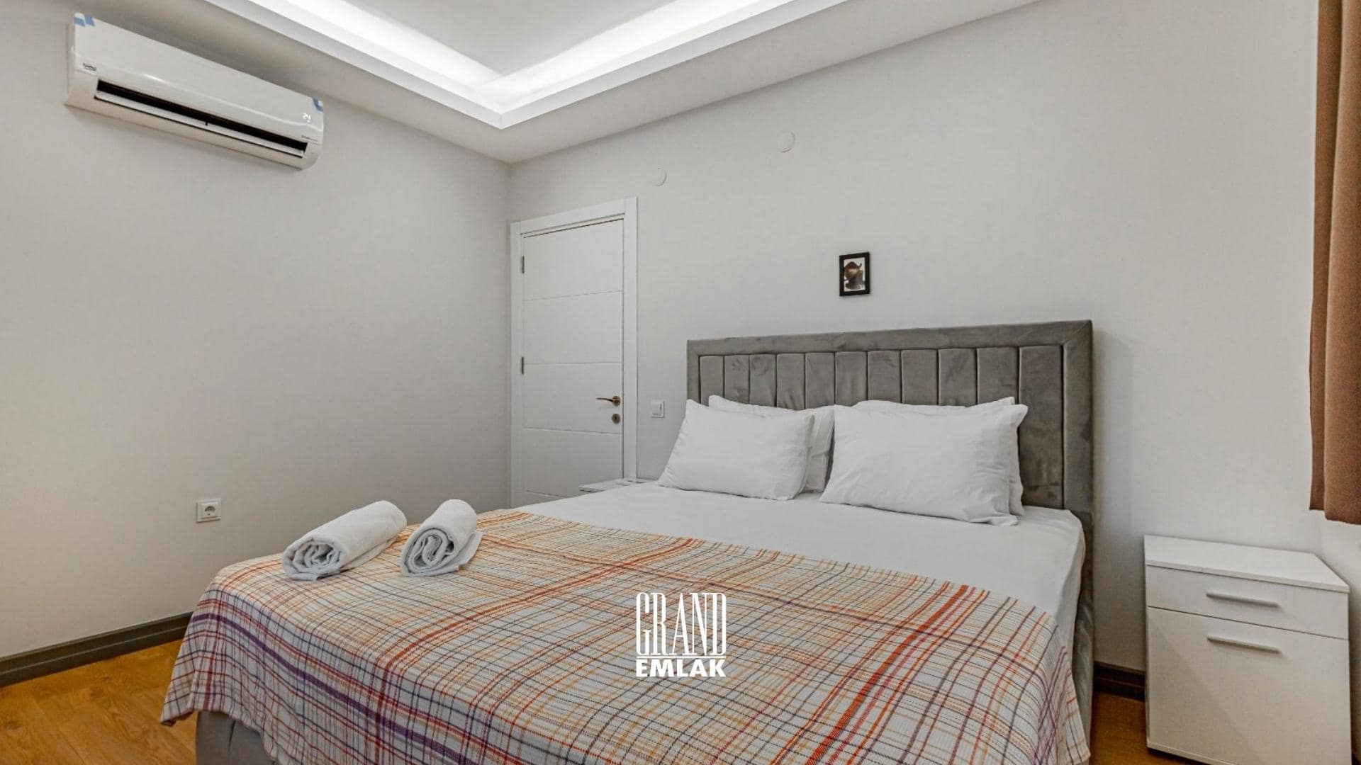 Antalya Kadriye’de, Müstakil Havuzlu Eşyalı 5+1 Satılık Villa (11)