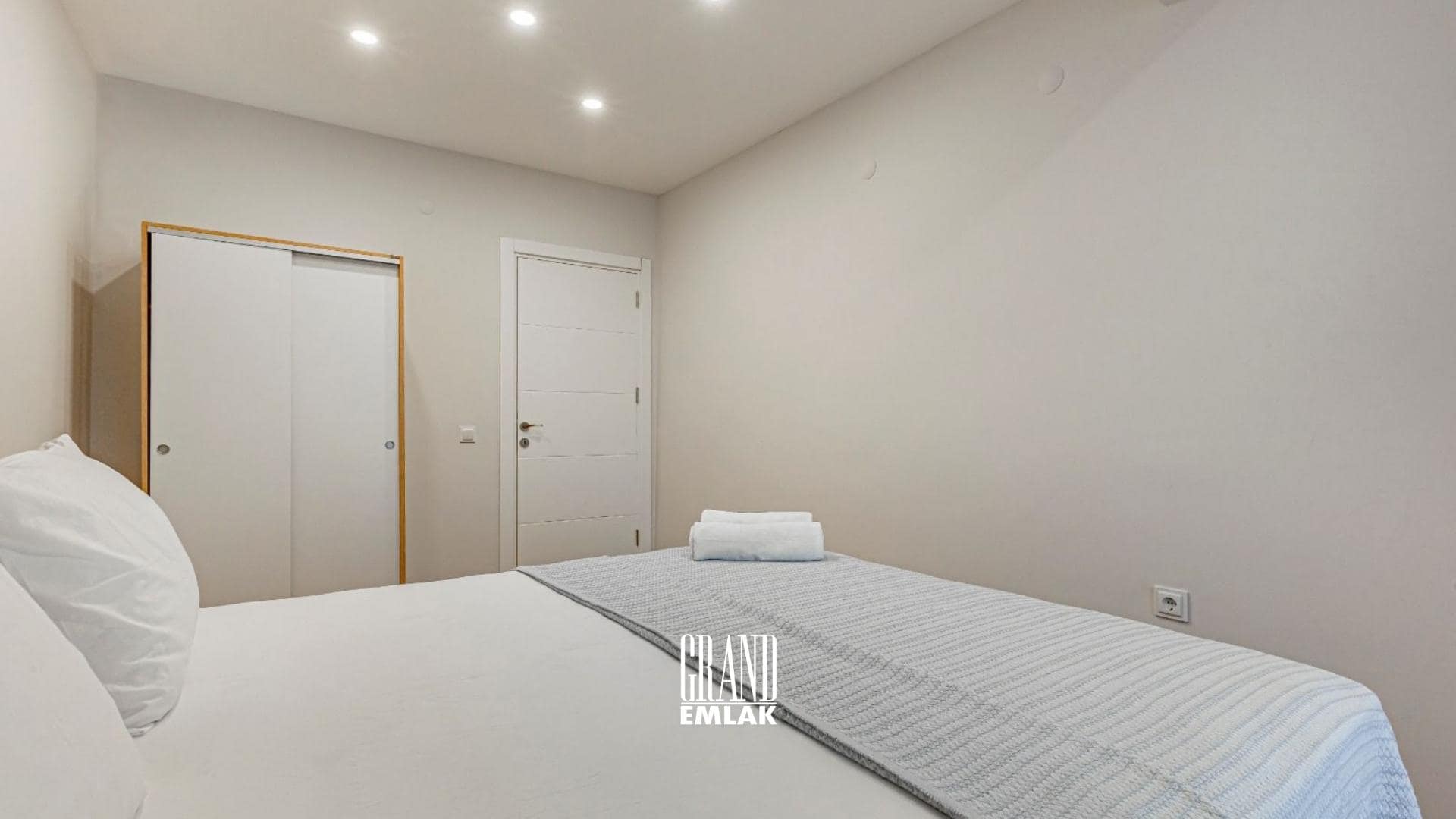 Antalya Kadriye’de, Müstakil Havuzlu Eşyalı 5+1 Satılık Villa (12)