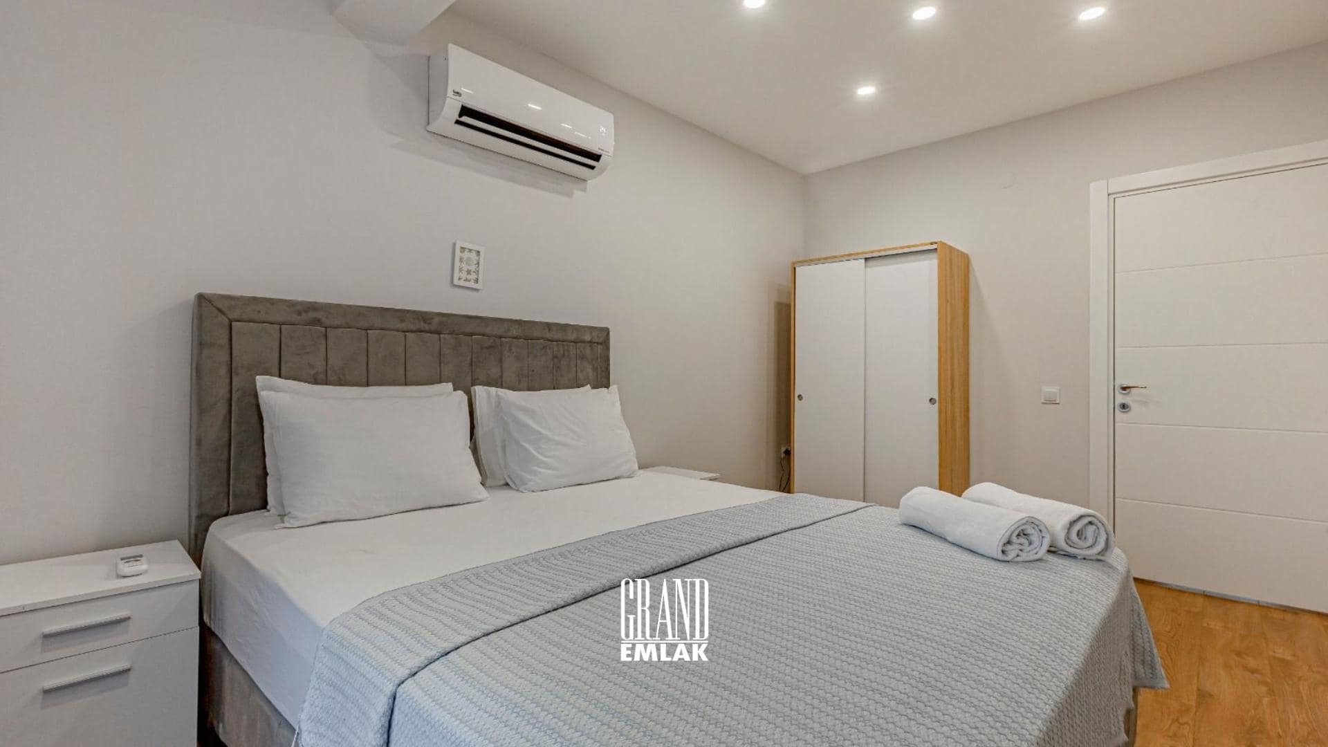 Antalya Kadriye’de, Müstakil Havuzlu Eşyalı 5+1 Satılık Villa (13)