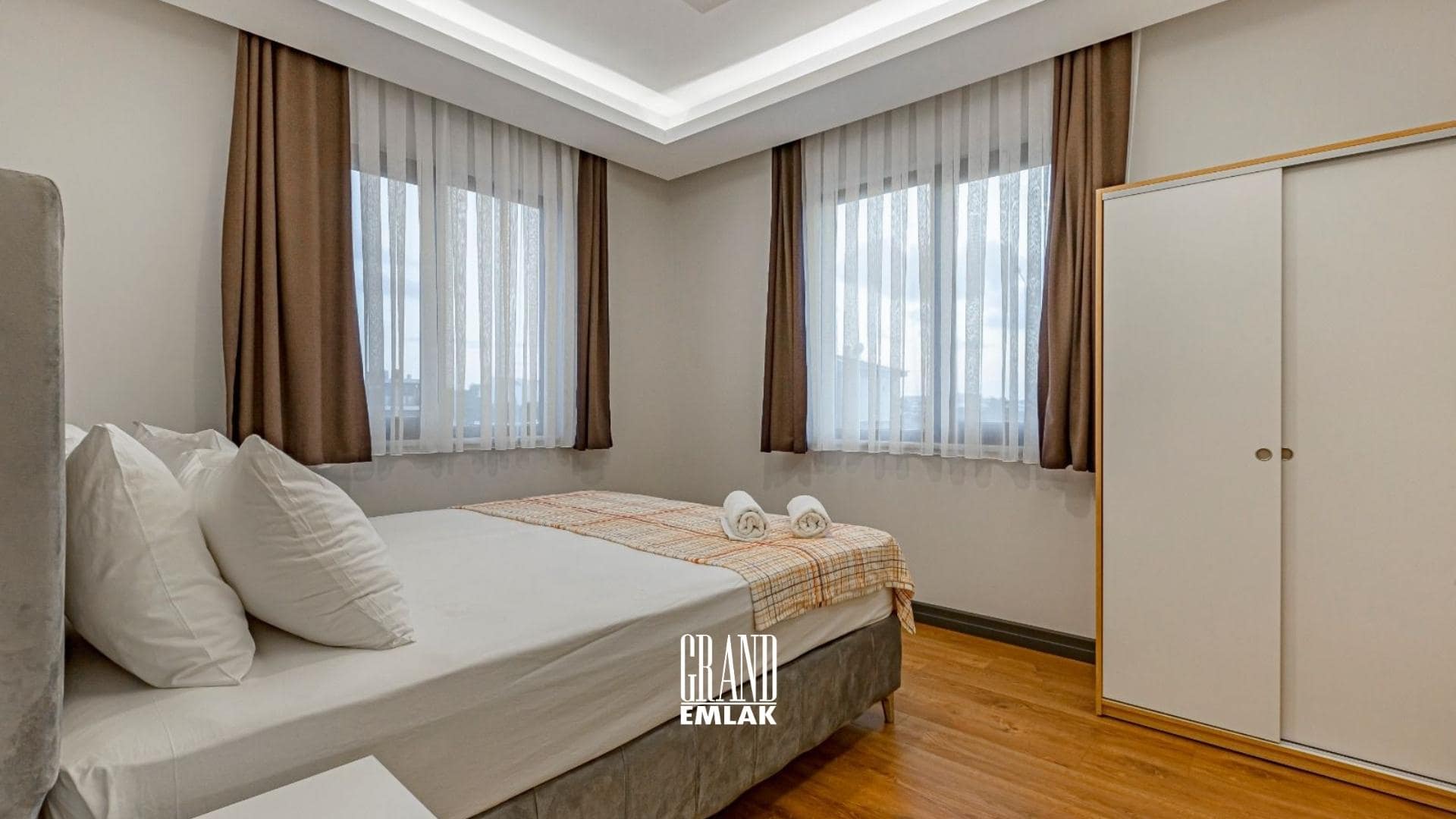 Antalya Kadriye’de, Müstakil Havuzlu Eşyalı 5+1 Satılık Villa (14)