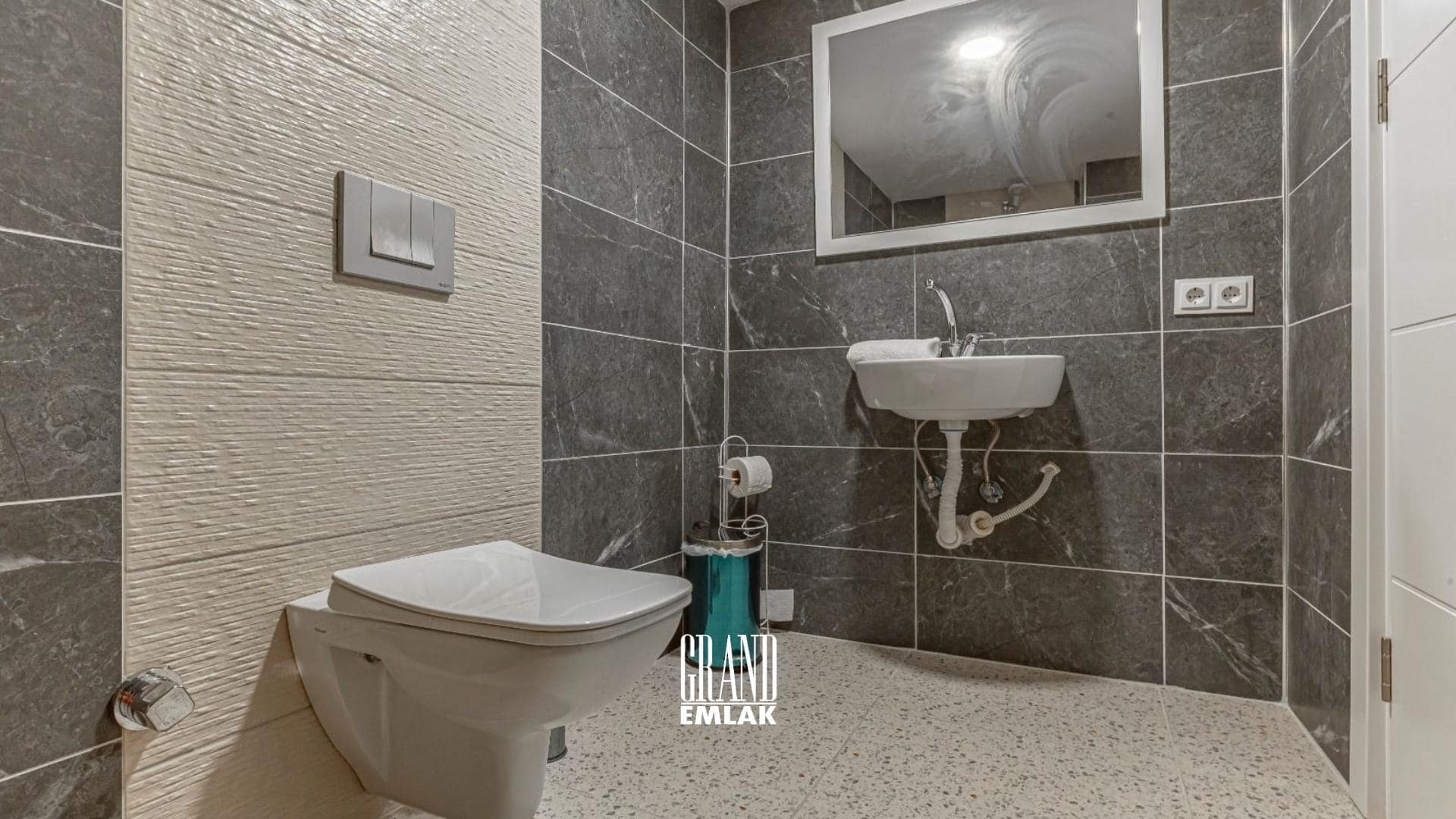 Antalya Kadriye’de, Müstakil Havuzlu Eşyalı 5+1 Satılık Villa (19)