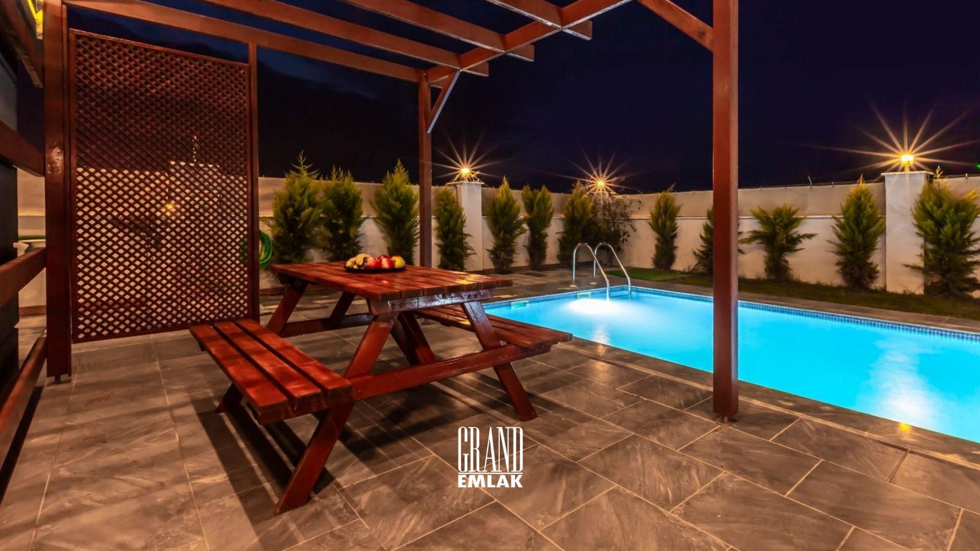 Antalya Kadriye’de, Müstakil Havuzlu Eşyalı 5+1 Satılık Villa (33)