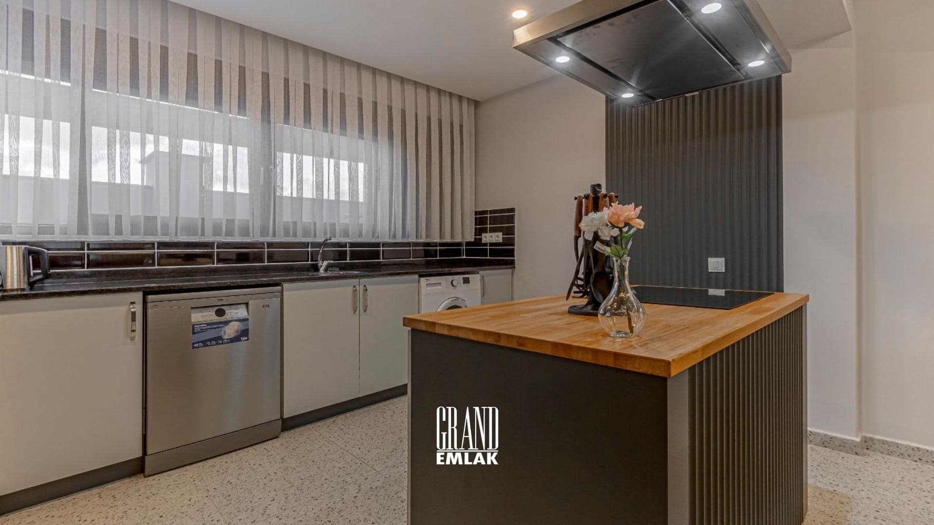 Antalya Kadriye’de, Müstakil Havuzlu Eşyalı 5+1 Satılık Villa (40)