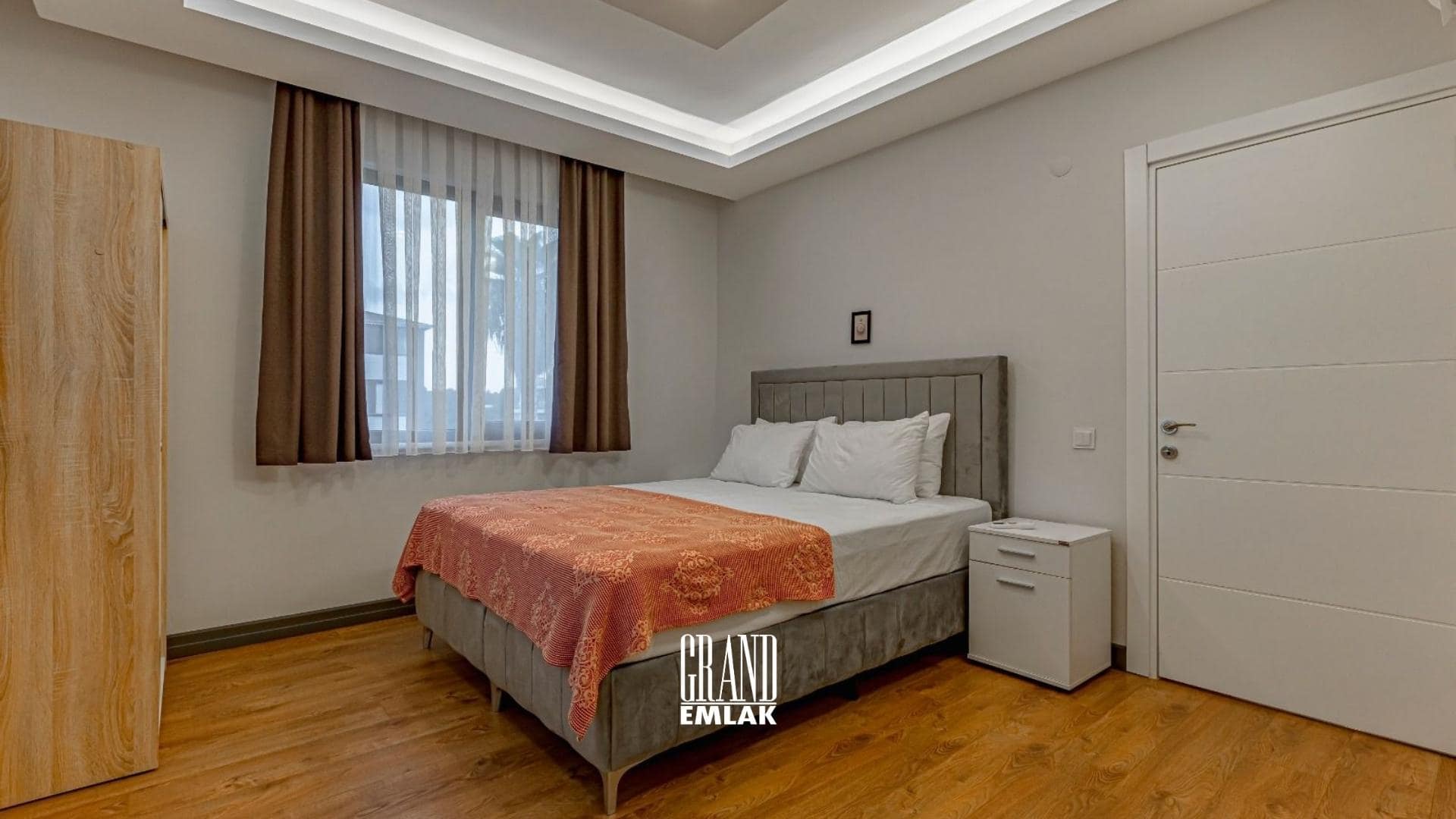 Antalya Kadriye’de, Müstakil Havuzlu Eşyalı 5+1 Satılık Villa (5)