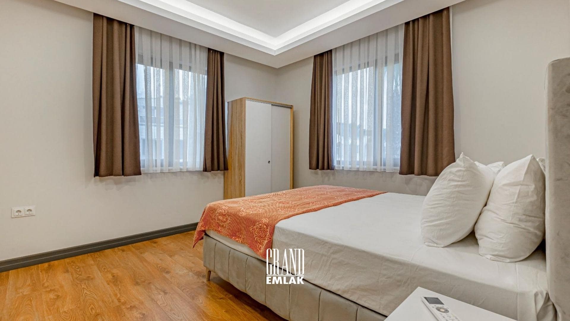 Antalya Kadriye’de, Müstakil Havuzlu Eşyalı 5+1 Satılık Villa (6)