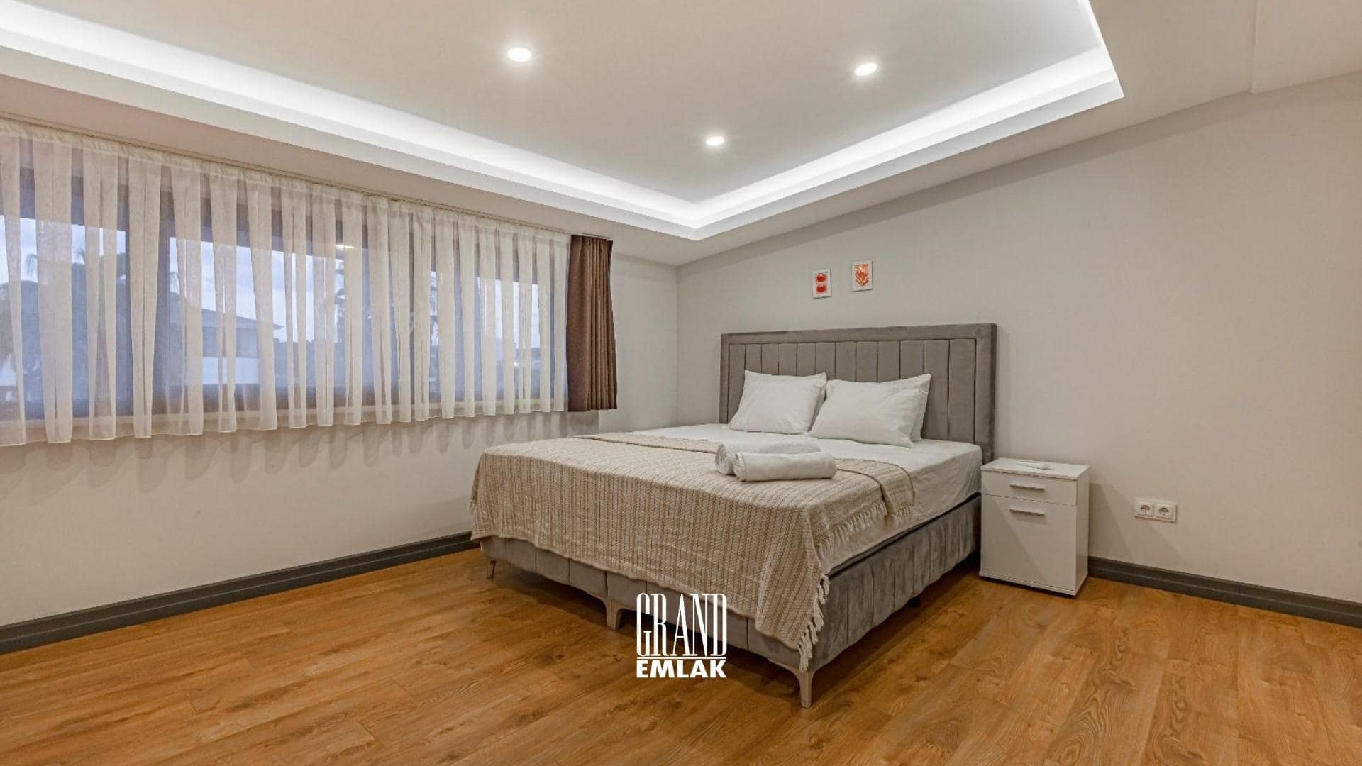 Antalya Kadriye’de, Müstakil Havuzlu Eşyalı 5+1 Satılık Villa (8)