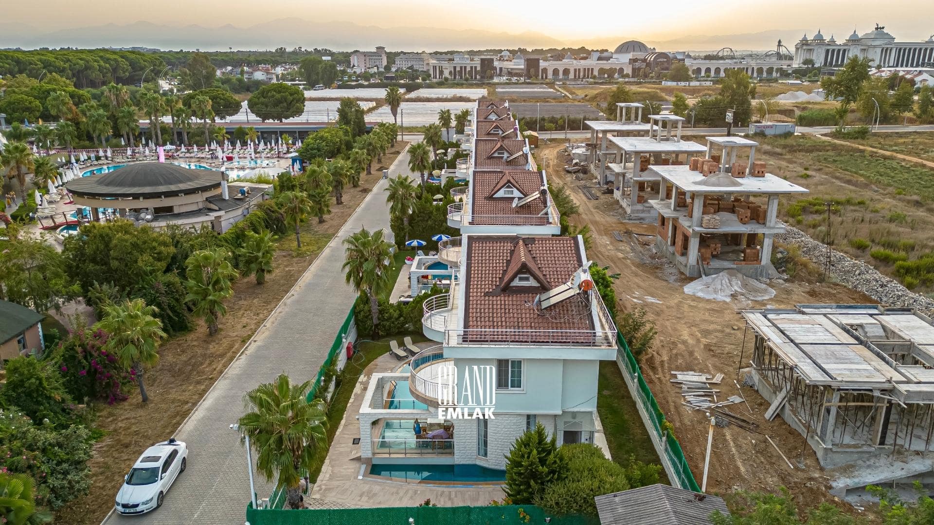 Antalya Kadriye’de, Müstakil Havuzlu ve Eşyalı 3+1 Satılık Villa (1)