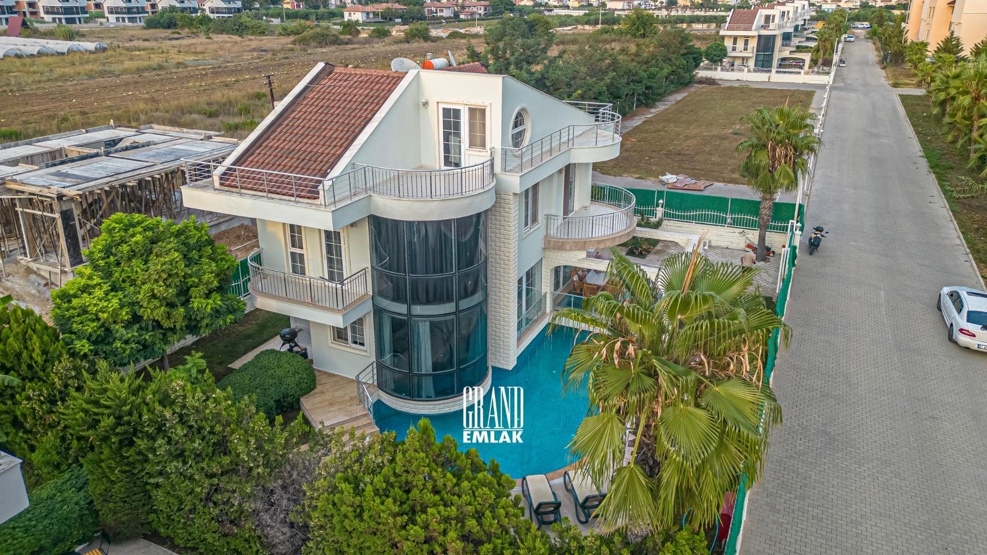 Antalya Kadriye’de, Müstakil Havuzlu ve Eşyalı 3+1 Satılık Villa (19)