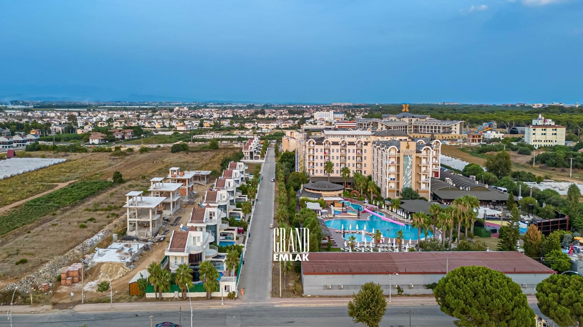 Antalya Kadriye’de, Müstakil Havuzlu ve Eşyalı 3+1 Satılık Villa (2)