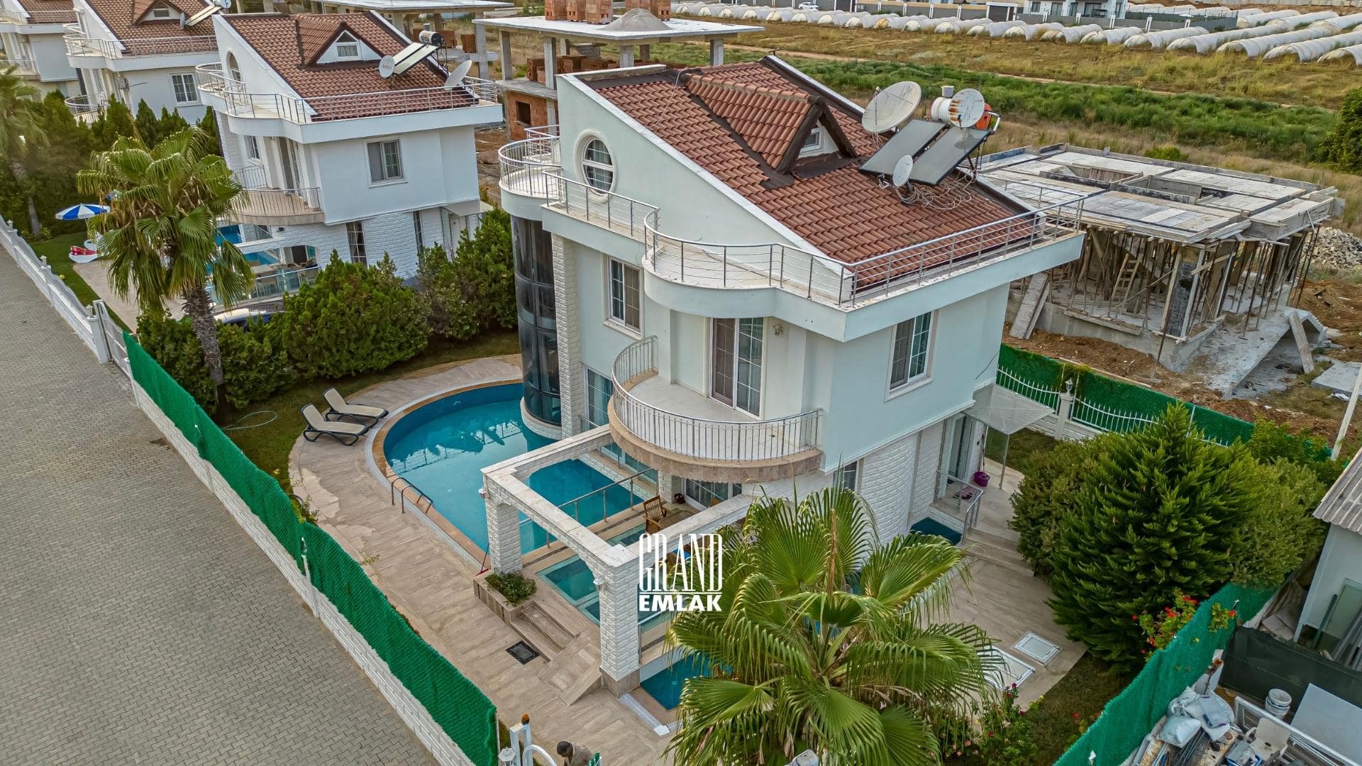 Antalya Kadriye’de, Müstakil Havuzlu ve Eşyalı 3+1 Satılık Villa (20)