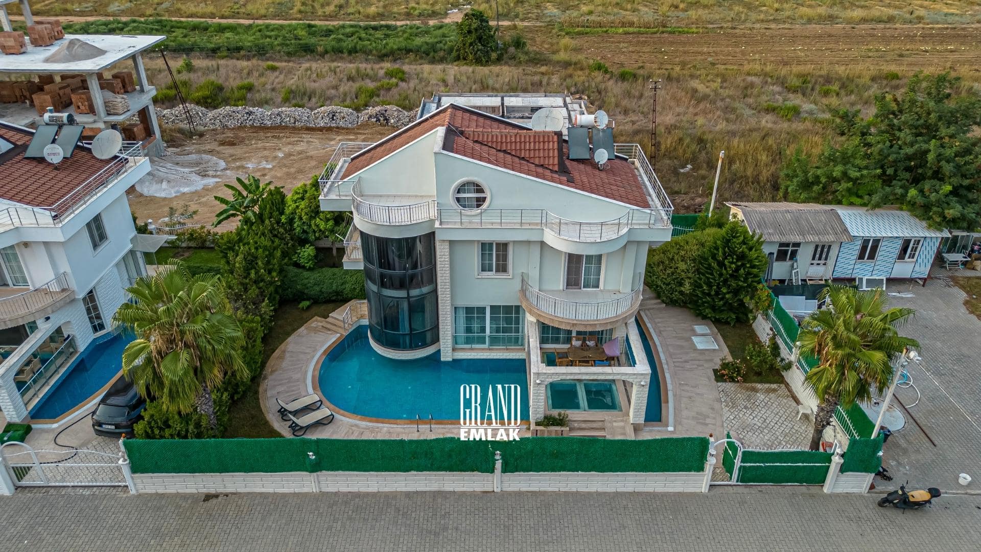 Antalya Kadriye’de, Müstakil Havuzlu ve Eşyalı 3+1 Satılık Villa (21)