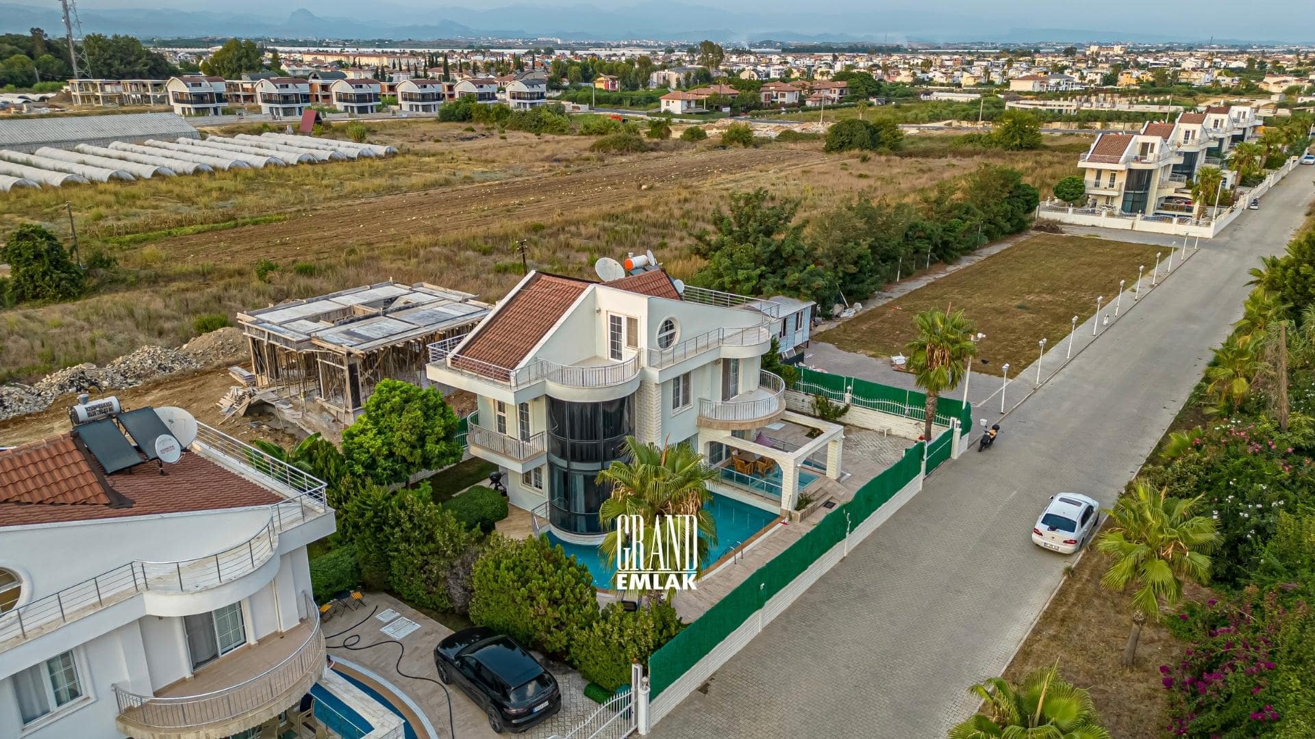 Antalya Kadriye’de, Müstakil Havuzlu ve Eşyalı 3+1 Satılık Villa (23)