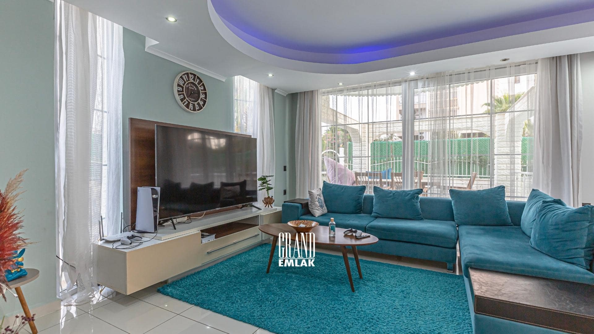 Antalya Kadriye’de, Müstakil Havuzlu ve Eşyalı 3+1 Satılık Villa (29)