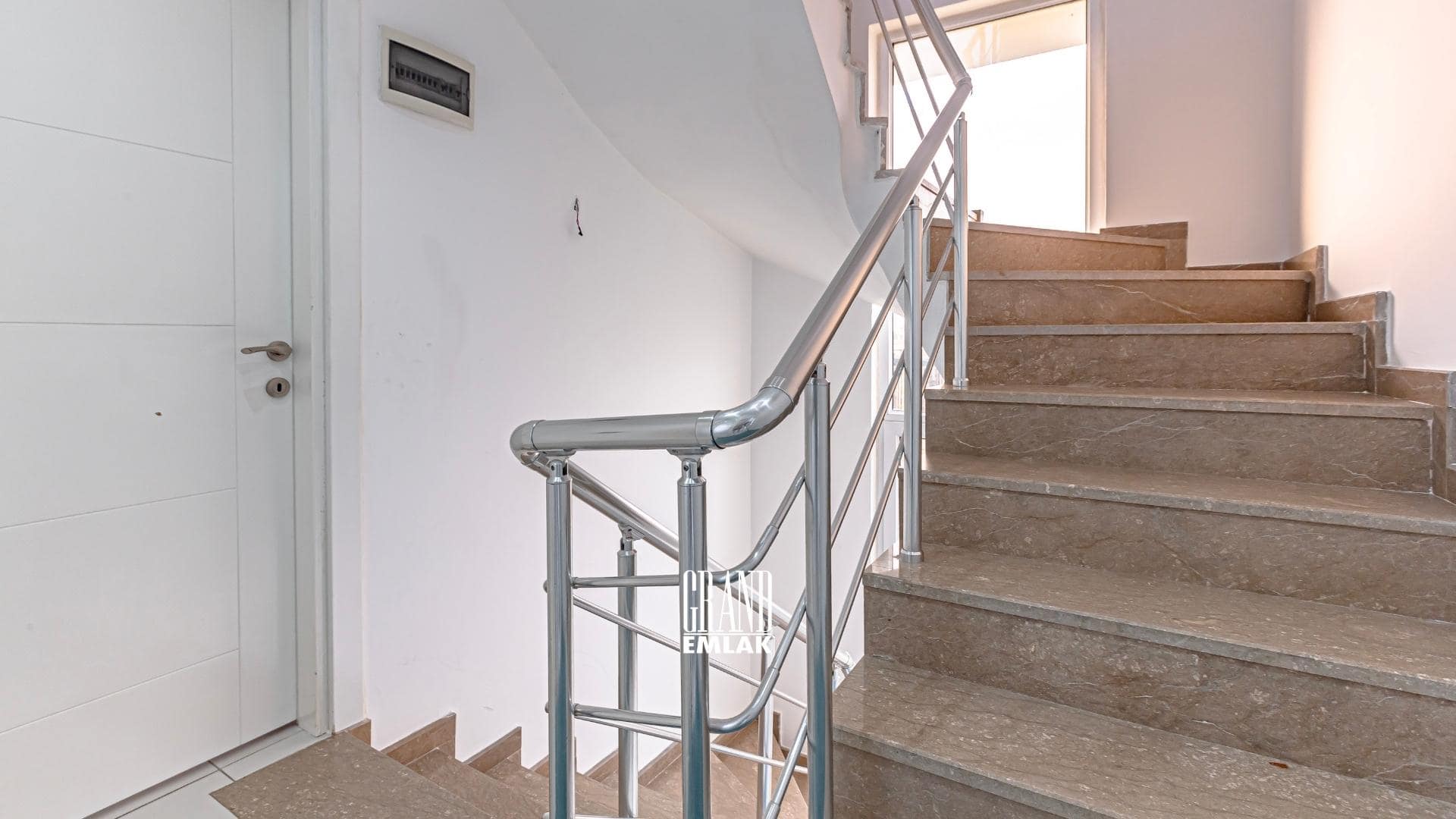 Antalya Kadriye’de, Müstakil Havuzlu ve Eşyalı 3+1 Satılık Villa (37)