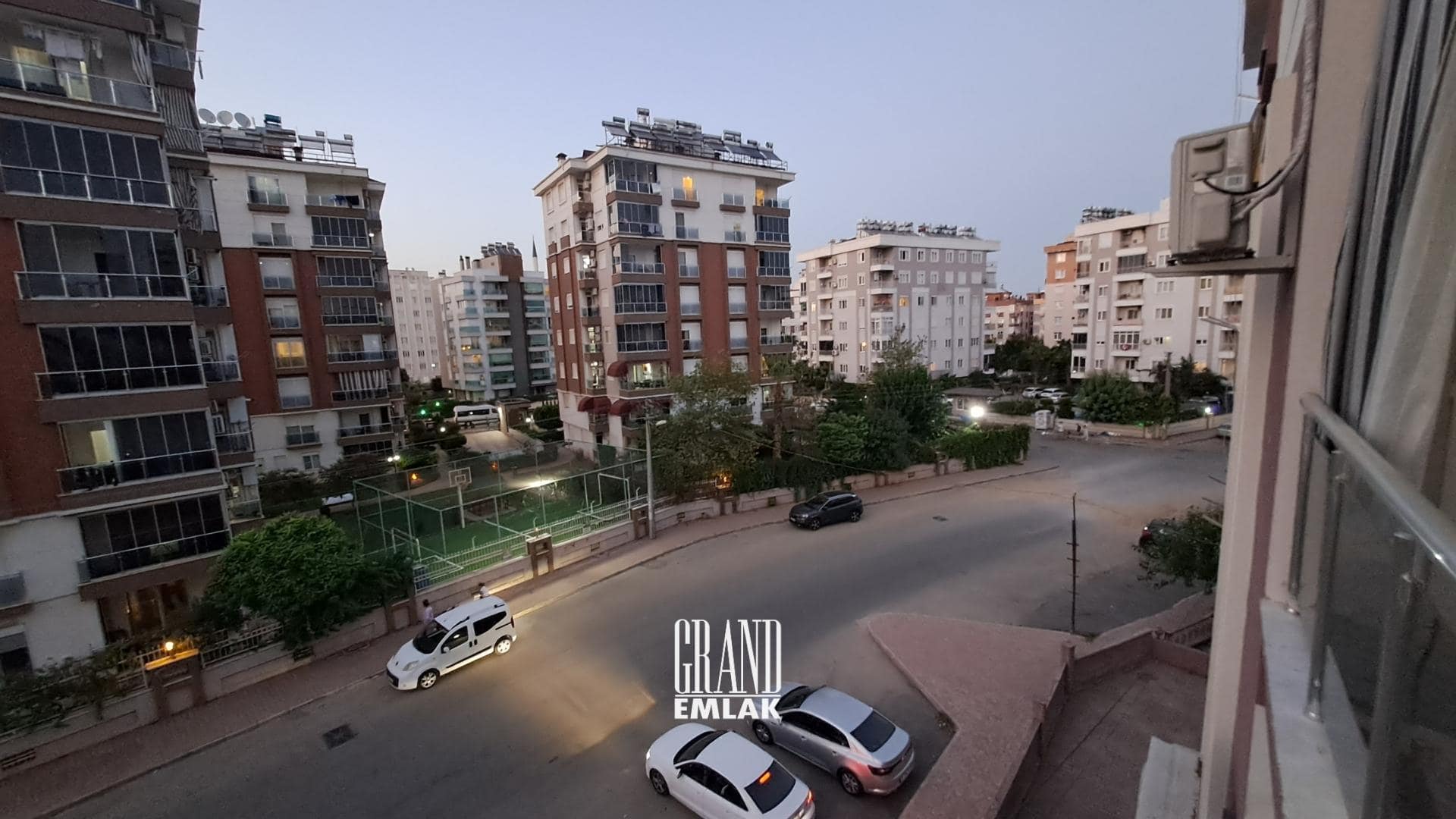 Antalya, Kızıltoprak’ta Mobilyalı 2+1 Kiralık Daire (2)