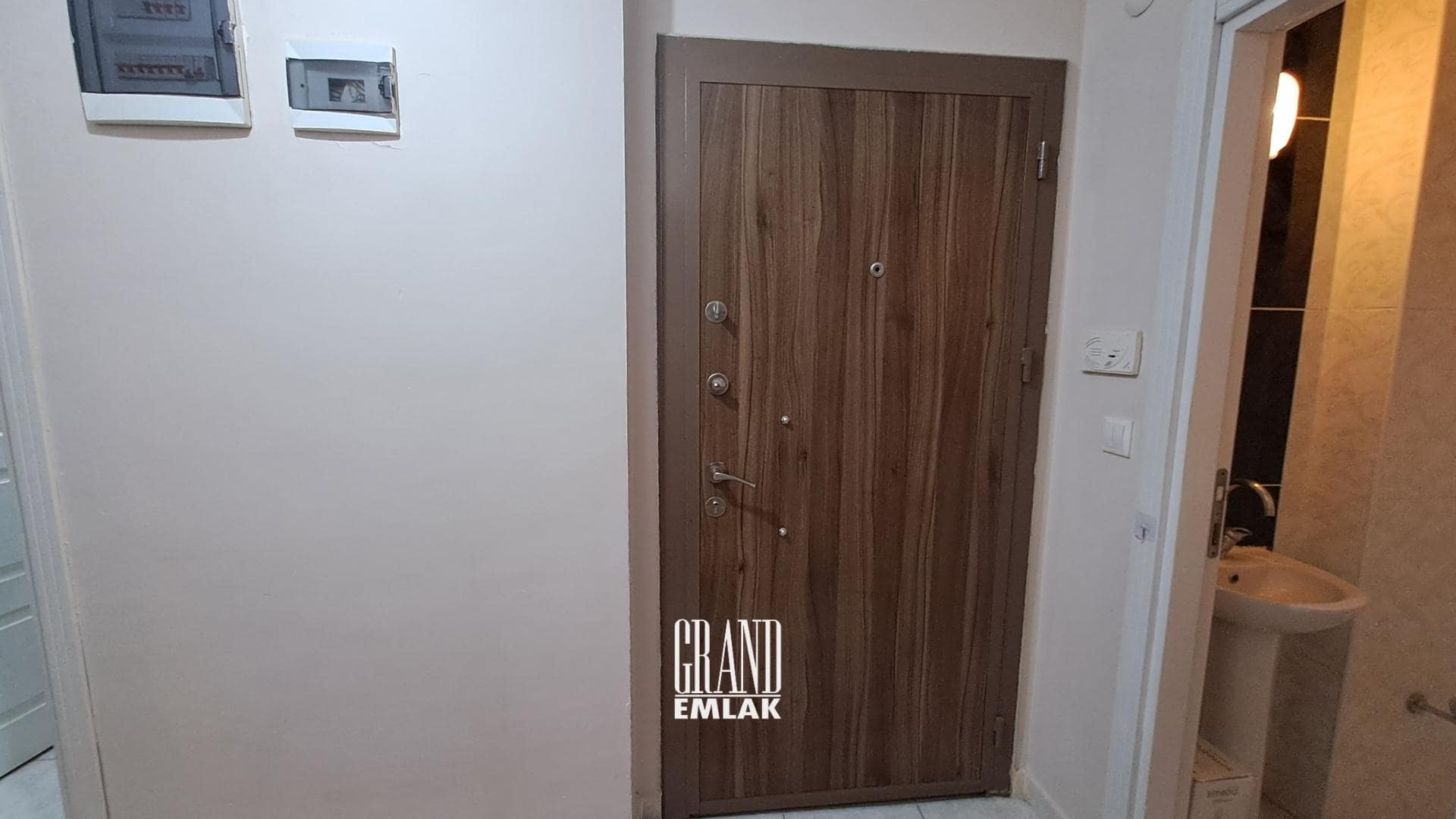 Antalya, Kızıltoprak’ta Mobilyalı 2+1 Kiralık Daire (3)