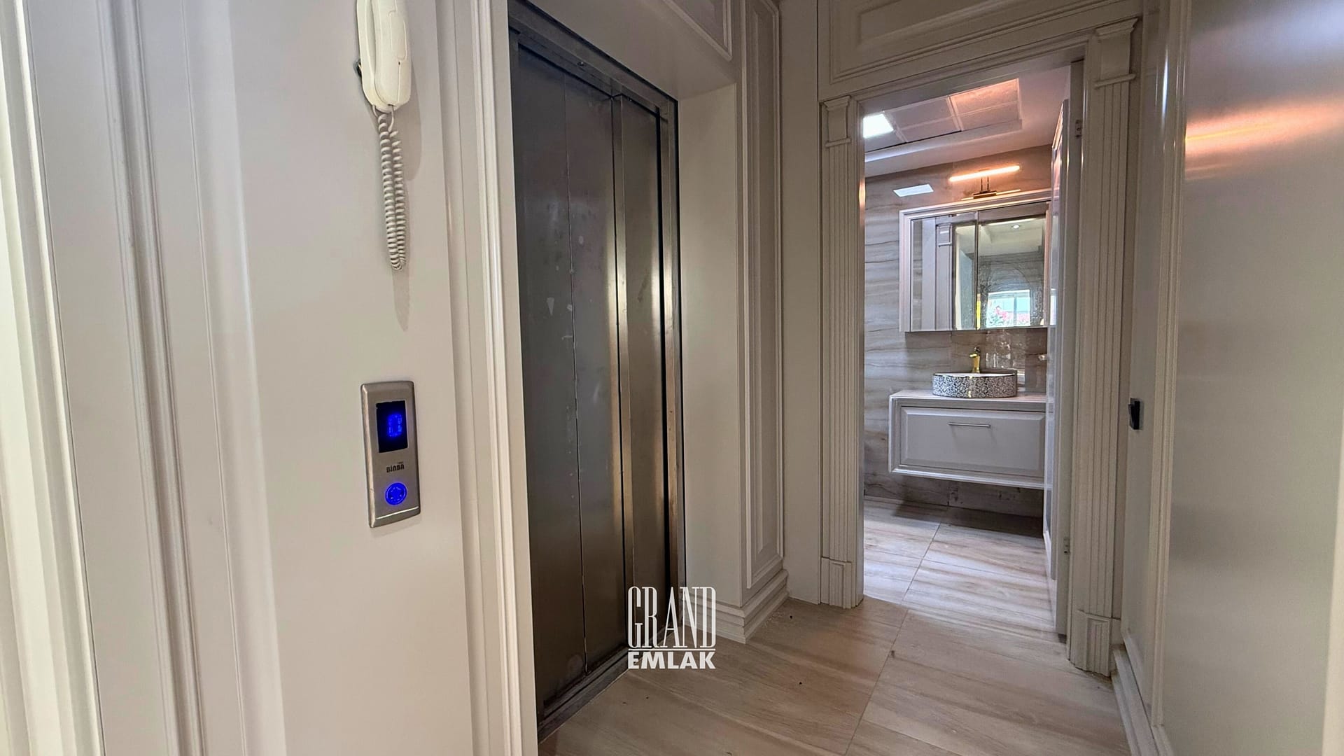 KEMERAĞZI, ESİLARA SİTESİNDE ASANSÖRLÜ HAVUZLU 5+1 SATILIK VİLLA (11)