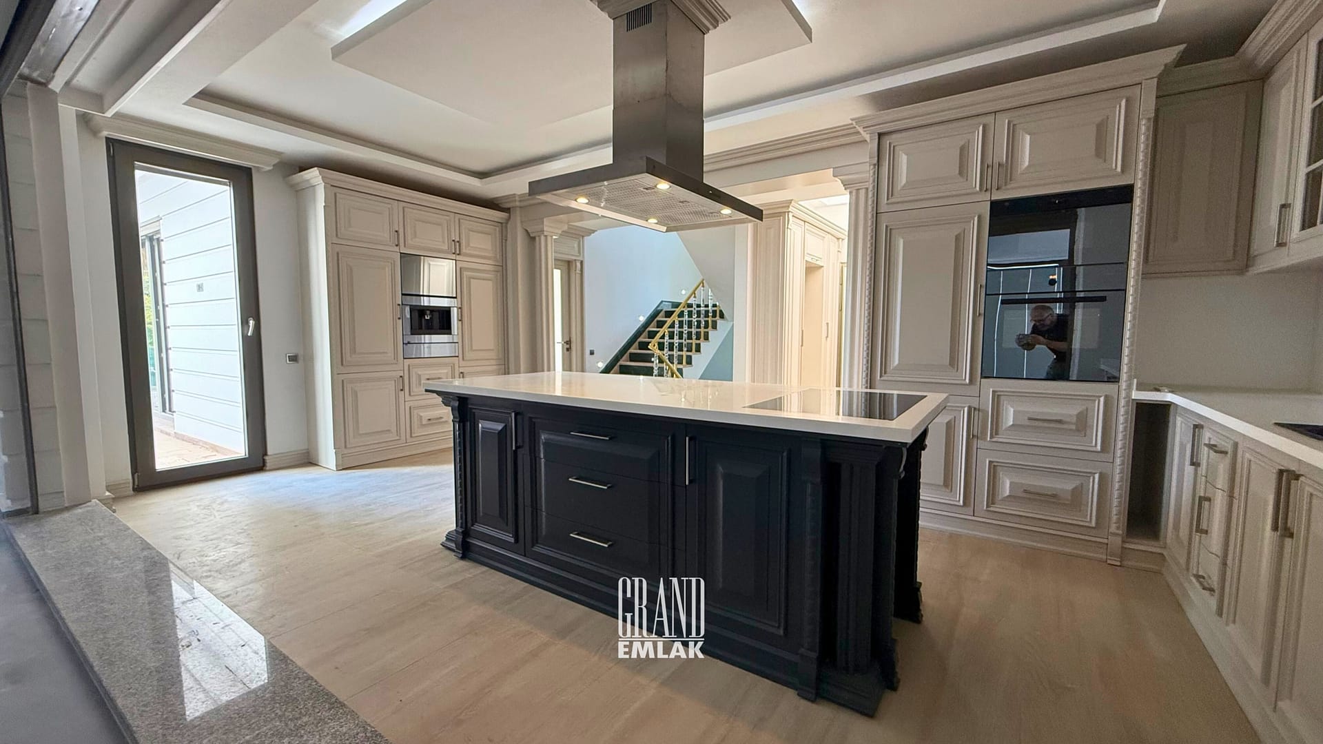 KEMERAĞZI, ESİLARA SİTESİNDE ASANSÖRLÜ HAVUZLU 5+1 SATILIK VİLLA (16)