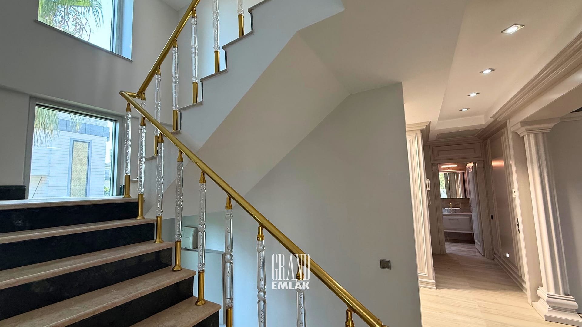 KEMERAĞZI, ESİLARA SİTESİNDE ASANSÖRLÜ HAVUZLU 5+1 SATILIK VİLLA (23)