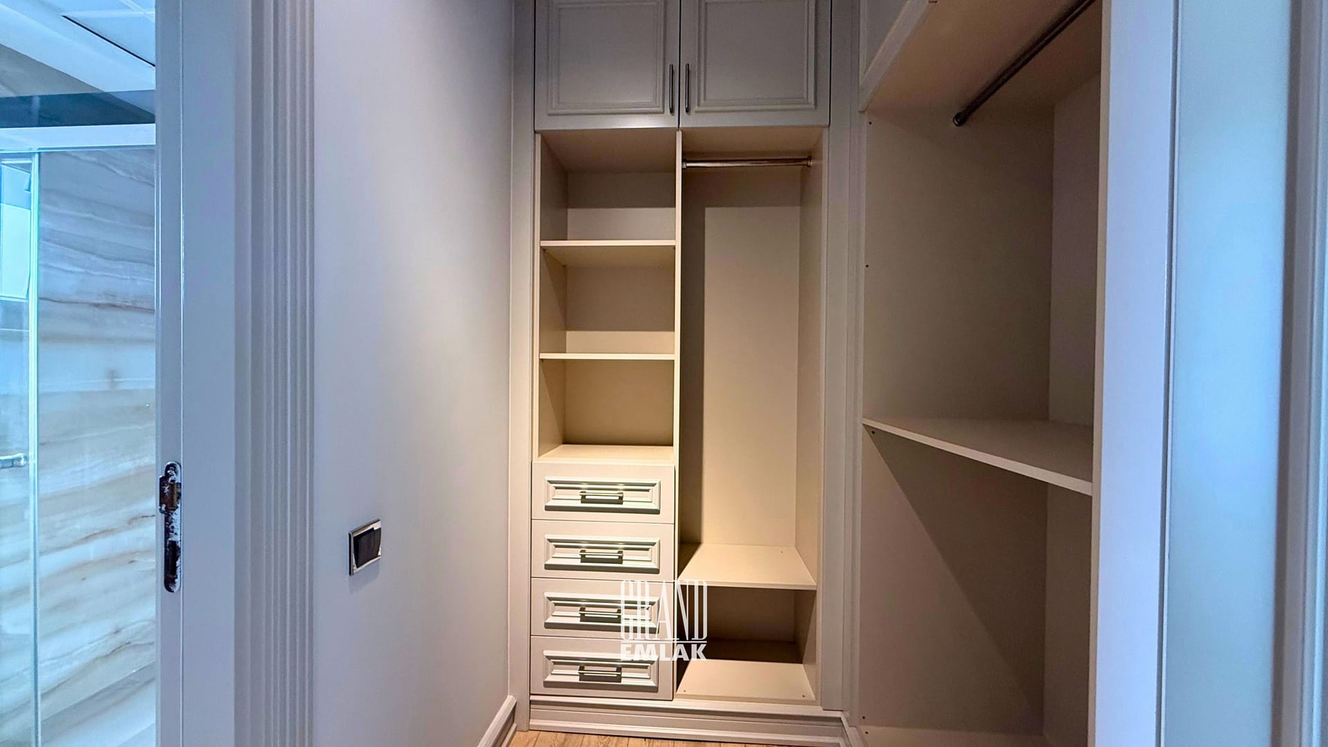 KEMERAĞZI, ESİLARA SİTESİNDE ASANSÖRLÜ HAVUZLU 5+1 SATILIK VİLLA (30)