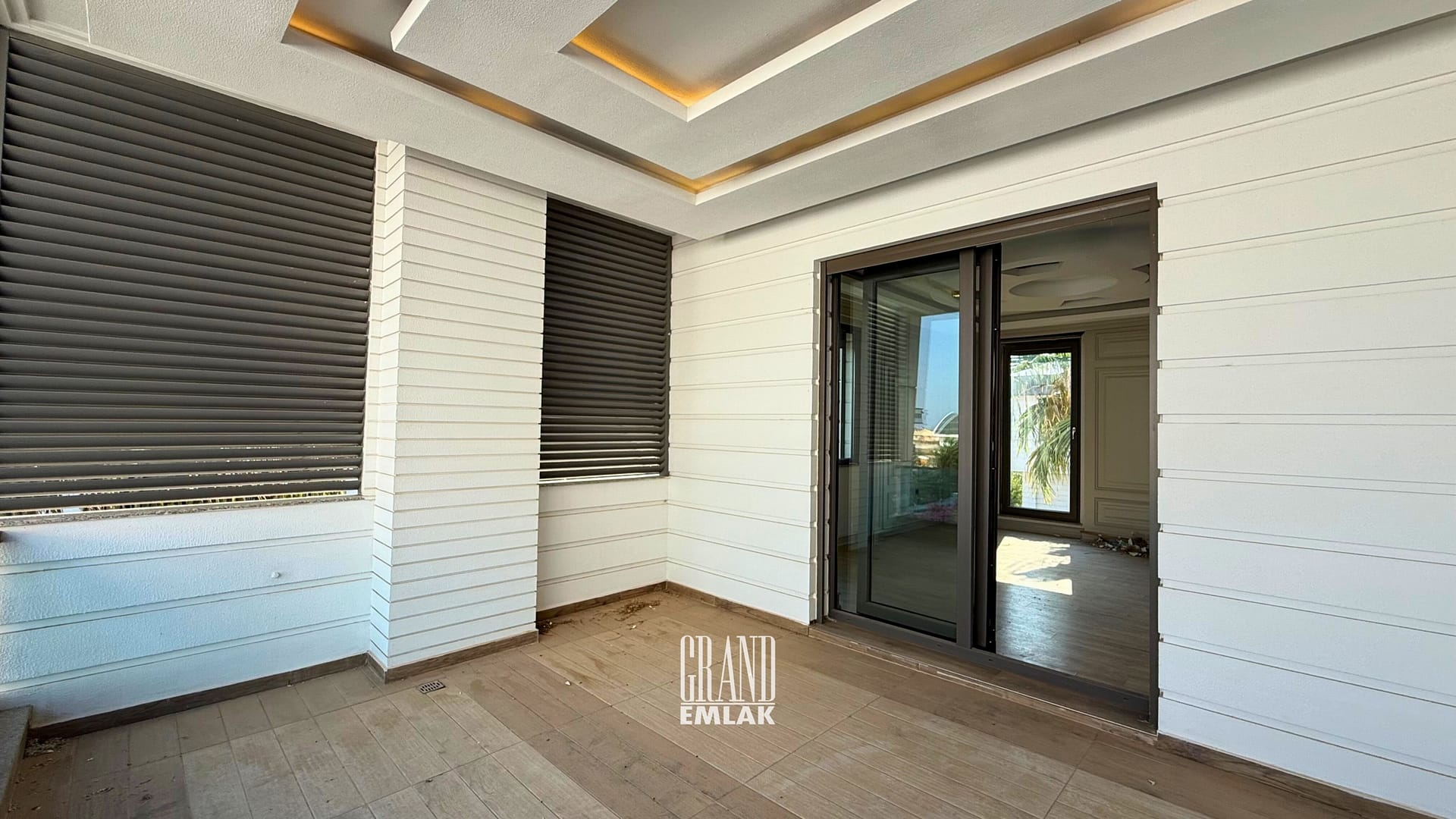 KEMERAĞZI, ESİLARA SİTESİNDE ASANSÖRLÜ HAVUZLU 5+1 SATILIK VİLLA (32)