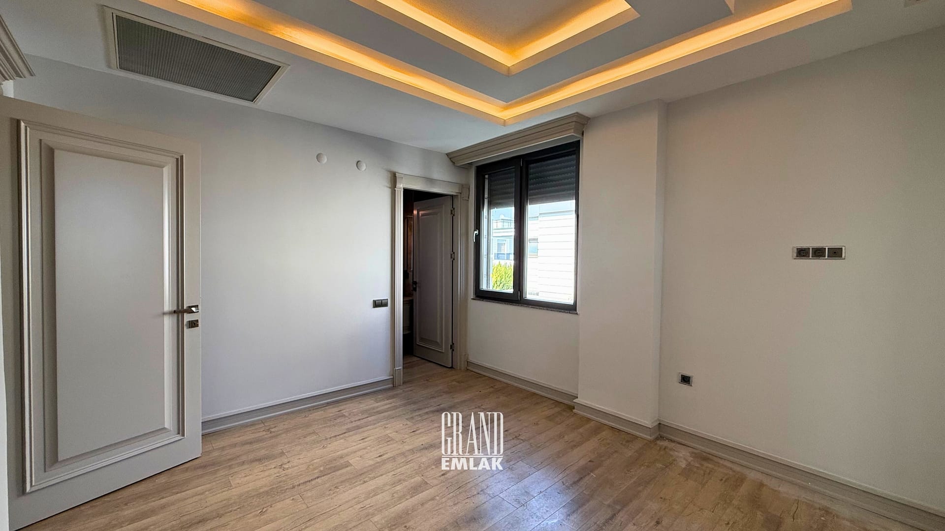 KEMERAĞZI, ESİLARA SİTESİNDE ASANSÖRLÜ HAVUZLU 5+1 SATILIK VİLLA (35)