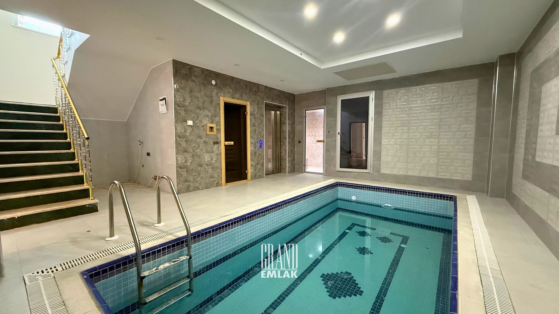 KEMERAĞZI, ESİLARA SİTESİNDE ASANSÖRLÜ HAVUZLU 5+1 SATILIK VİLLA (38)