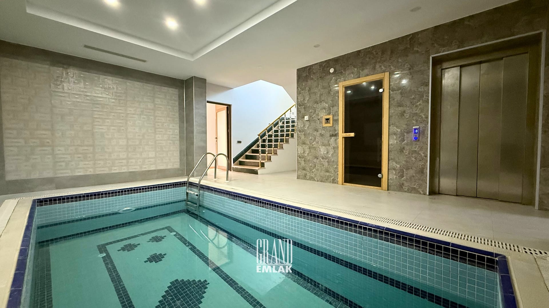 KEMERAĞZI, ESİLARA SİTESİNDE ASANSÖRLÜ HAVUZLU 5+1 SATILIK VİLLA (39)