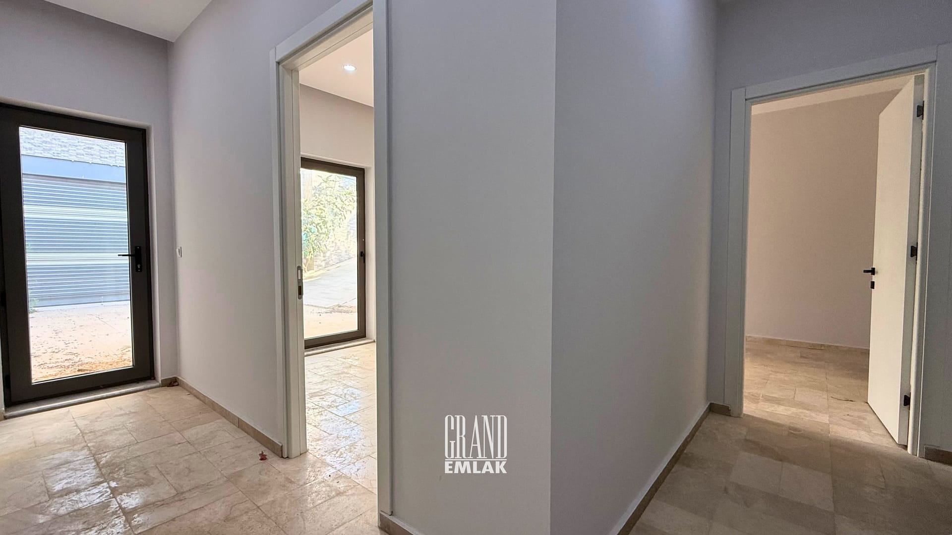 KEMERAĞZI, ESİLARA SİTESİNDE ASANSÖRLÜ HAVUZLU 5+1 SATILIK VİLLA (42)