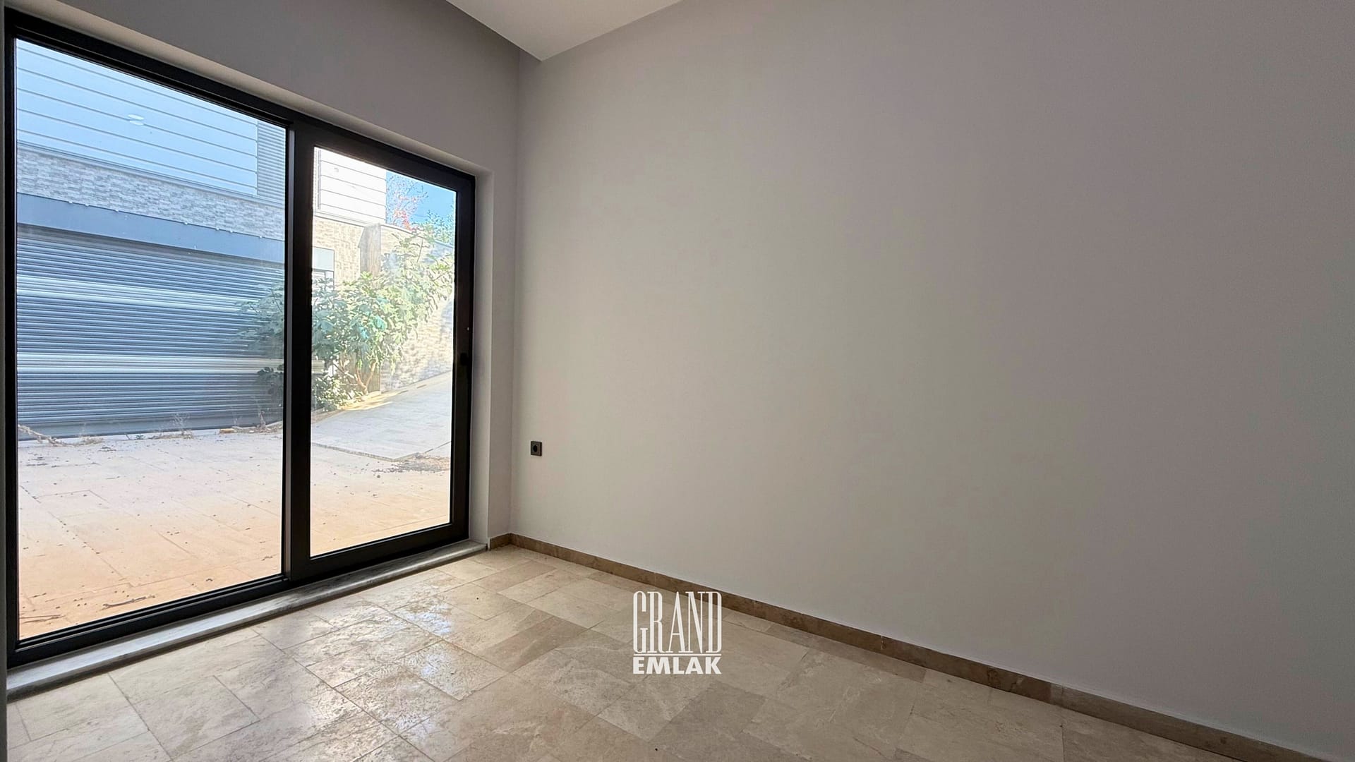 KEMERAĞZI, ESİLARA SİTESİNDE ASANSÖRLÜ HAVUZLU 5+1 SATILIK VİLLA (43)