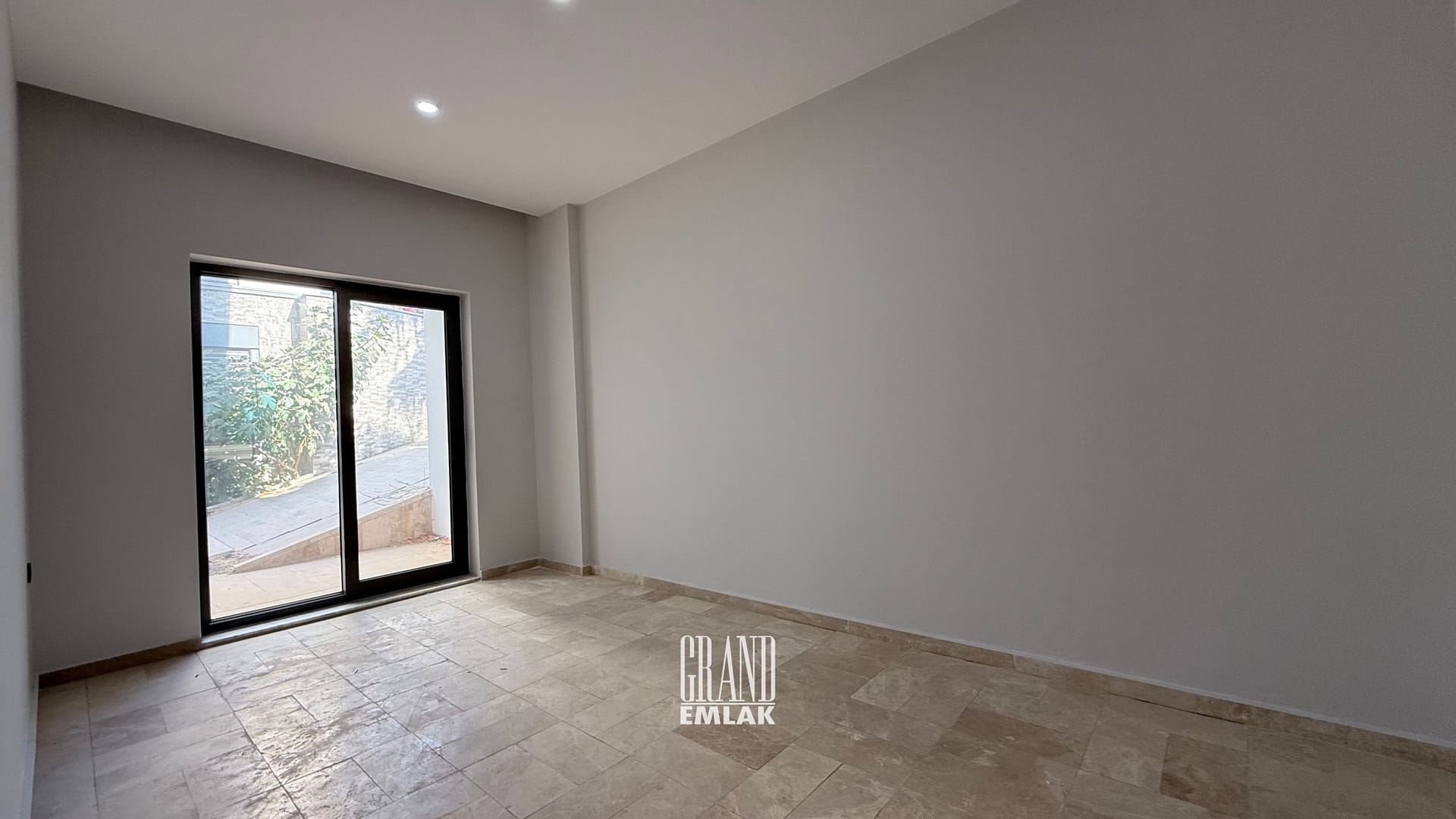 KEMERAĞZI, ESİLARA SİTESİNDE ASANSÖRLÜ HAVUZLU 5+1 SATILIK VİLLA (45)