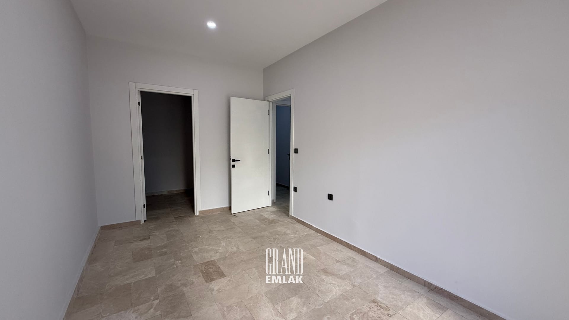 KEMERAĞZI, ESİLARA SİTESİNDE ASANSÖRLÜ HAVUZLU 5+1 SATILIK VİLLA (46)