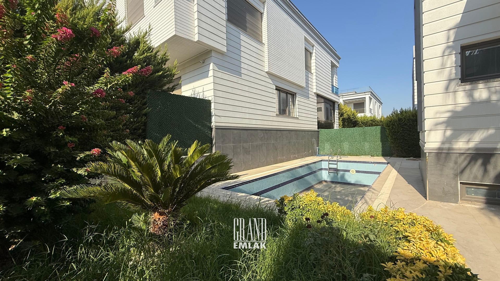 KEMERAĞZI, ESİLARA SİTESİNDE ASANSÖRLÜ HAVUZLU 5+1 SATILIK VİLLA (6)