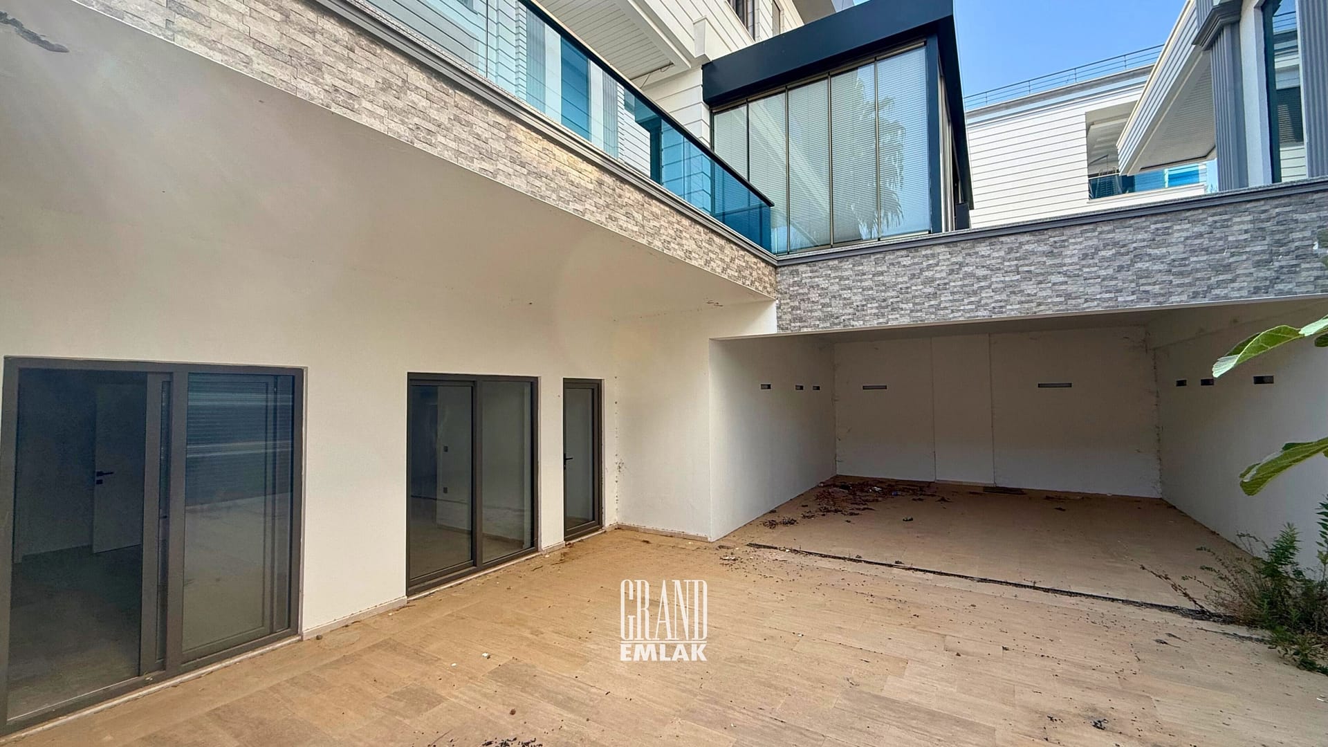 KEMERAĞZI, ESİLARA SİTESİNDE ASANSÖRLÜ HAVUZLU 5+1 SATILIK VİLLA (8)