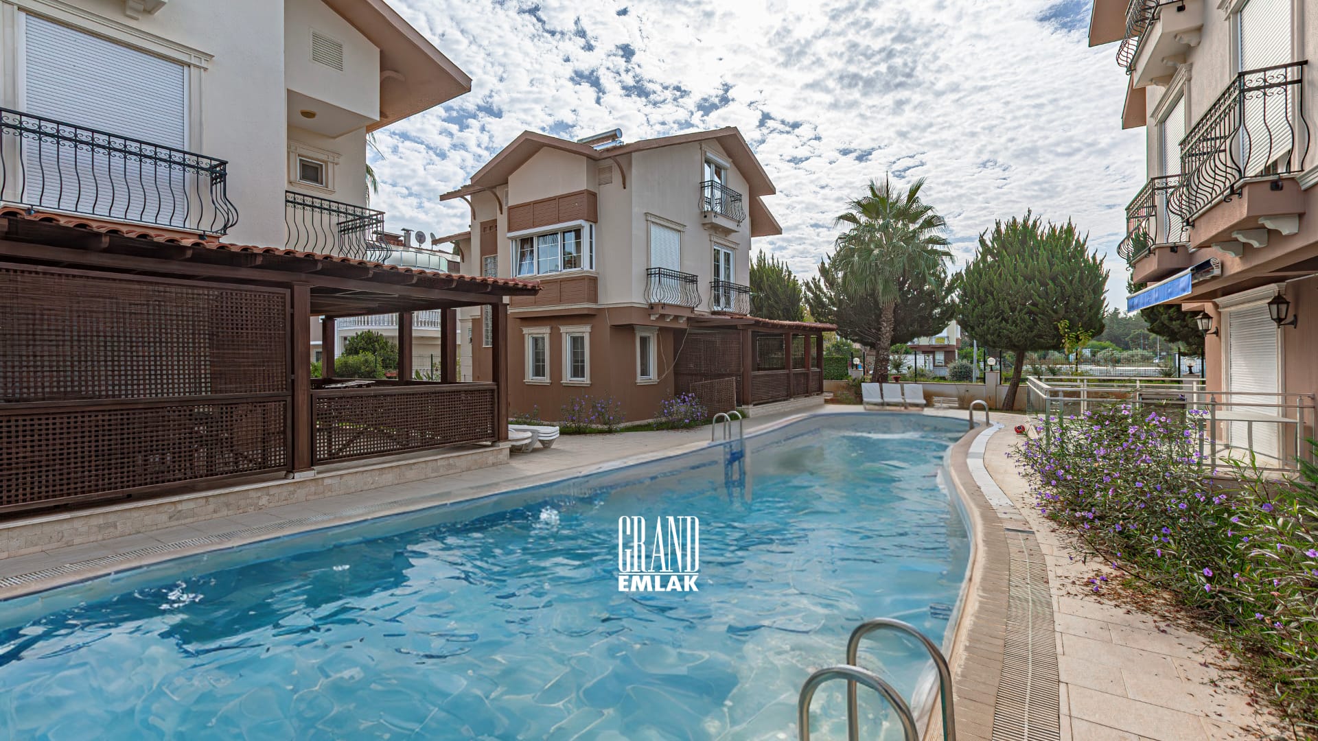 Antalya, Belek’te Müstakil İçi Komple Yenilenmiş 4+1 Satılık Bahçeli Lüks Villa (10)