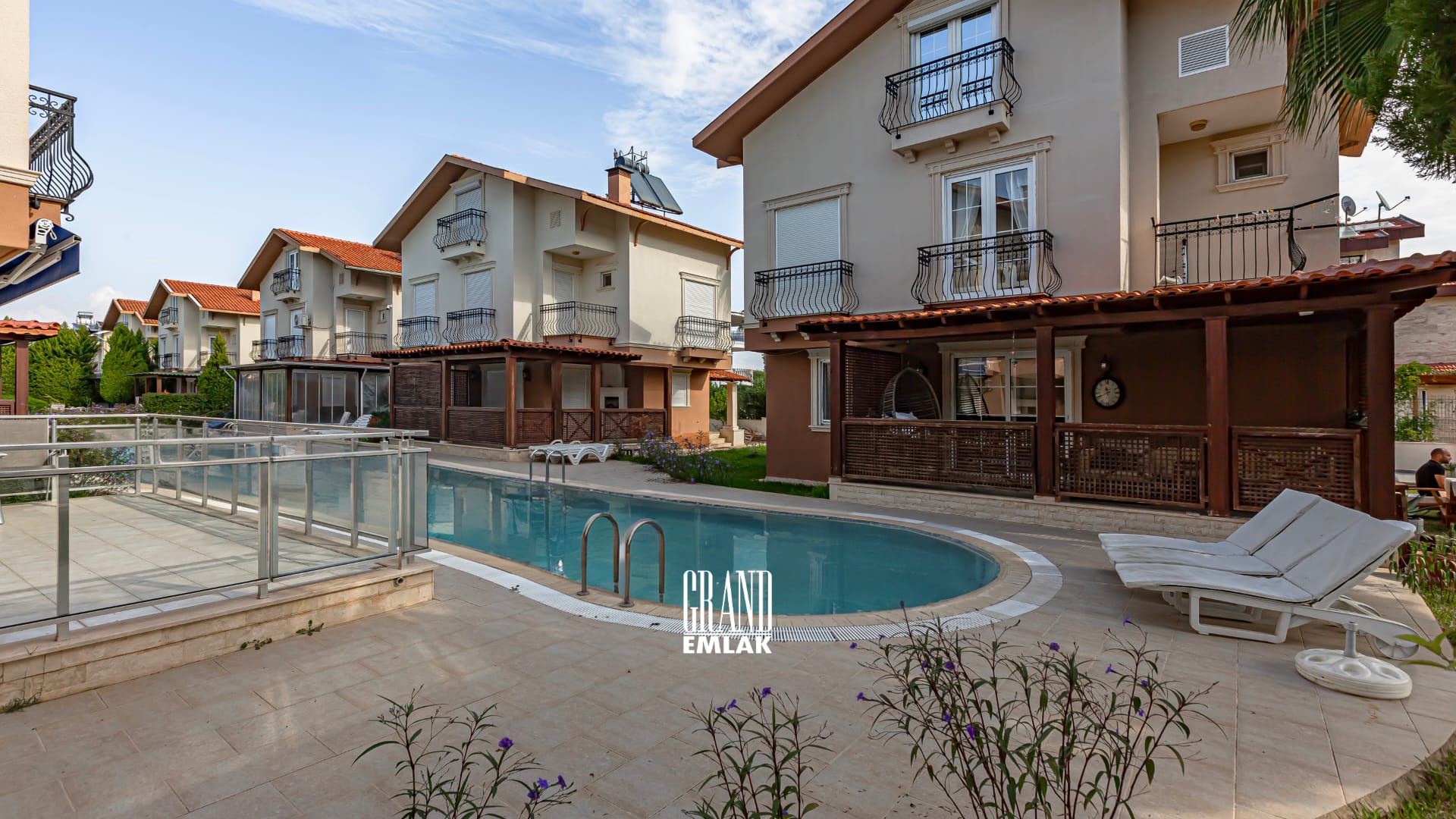 Antalya, Belek’te Müstakil İçi Komple Yenilenmiş 4+1 Satılık Bahçeli Lüks Villa (3)