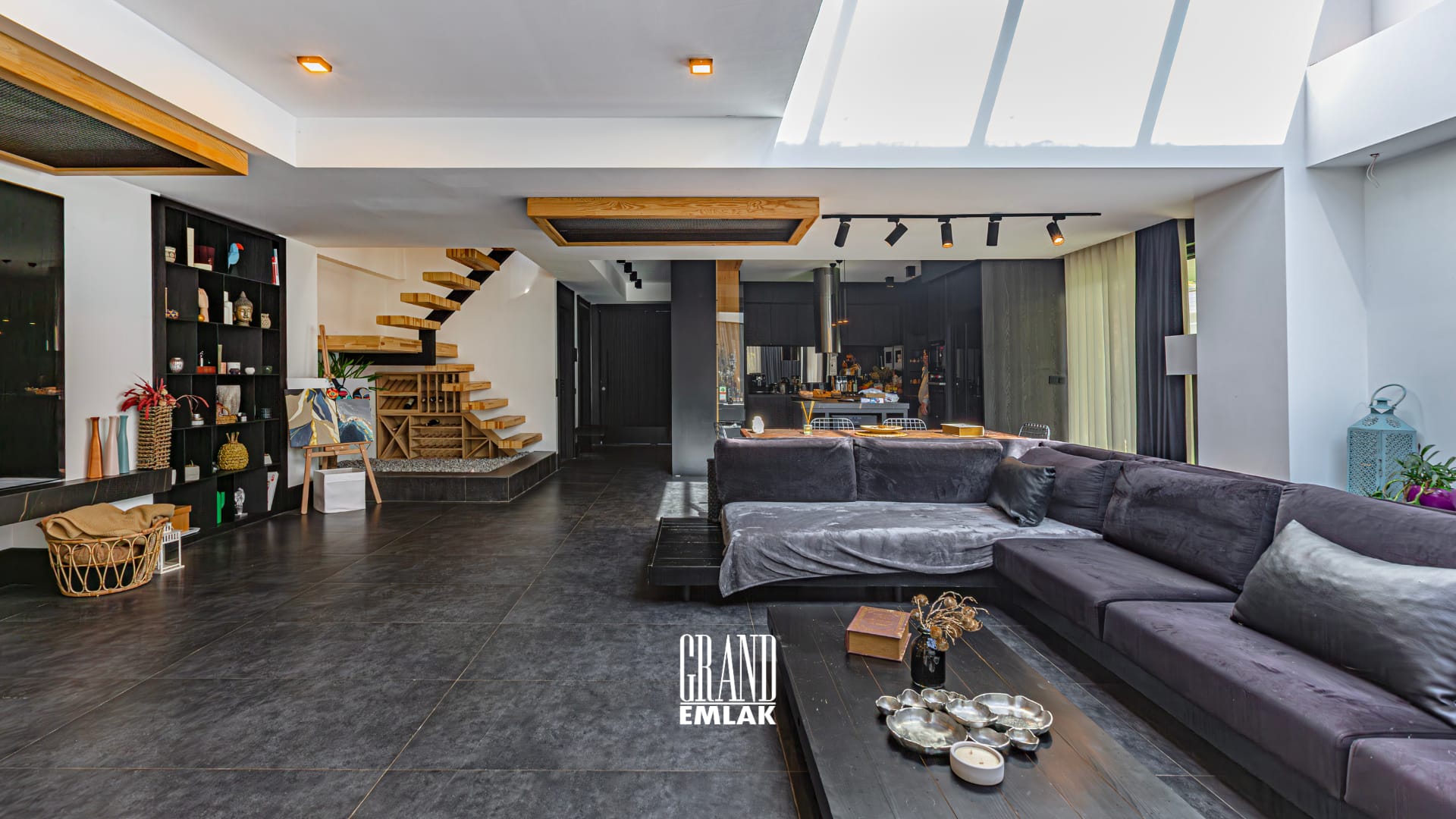 ERMENEK’TE 280 m2 SATILIK 4+1 VİLLA logolu (18)