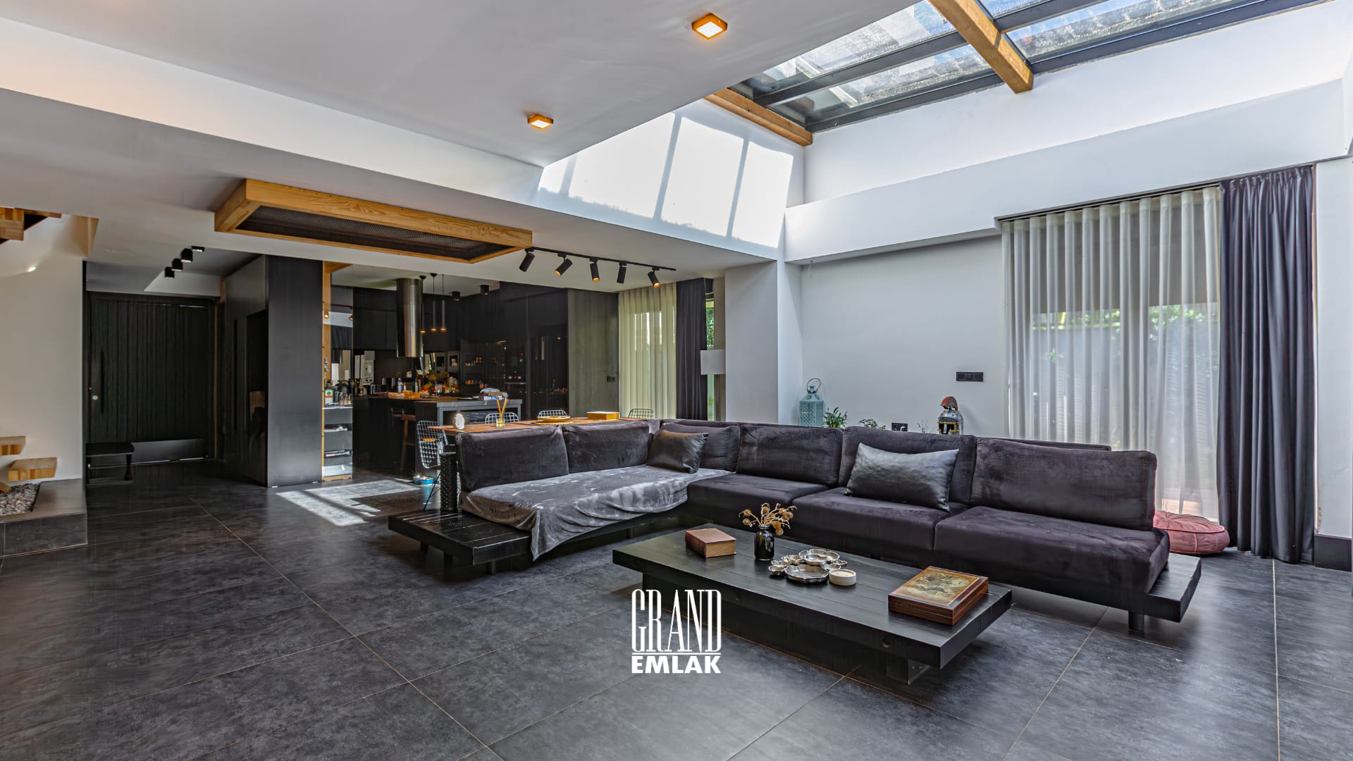 ERMENEK’TE 280 m2 SATILIK 4+1 VİLLA logolu (19)