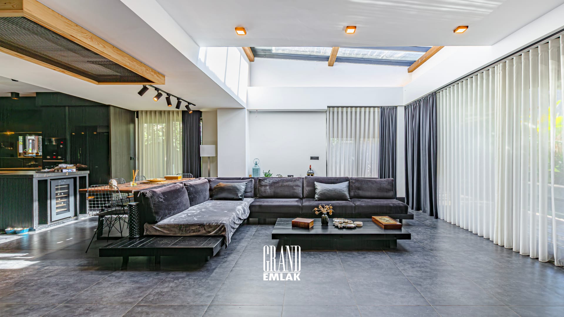 ERMENEK’TE 280 m2 SATILIK 4+1 VİLLA logolu (20)