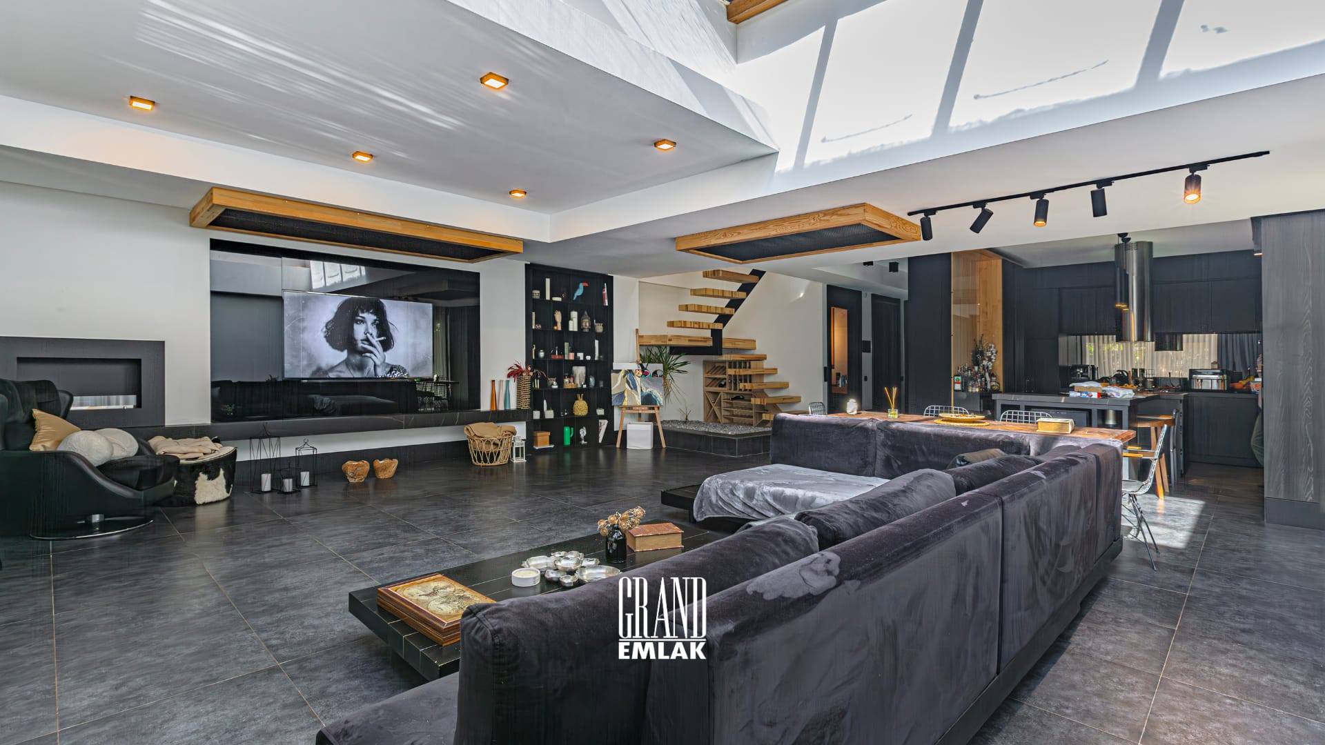 ERMENEK’TE 280 m2 SATILIK 4+1 VİLLA logolu (21)