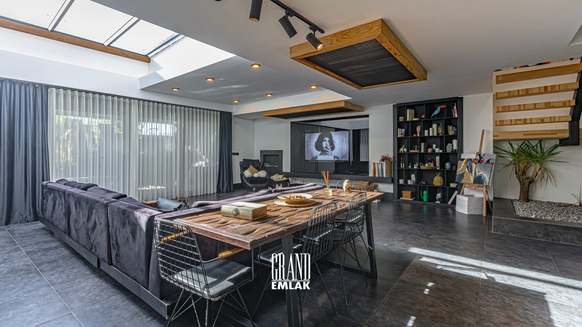 ERMENEK’TE 280 m2 SATILIK 4+1 VİLLA logolu (24)