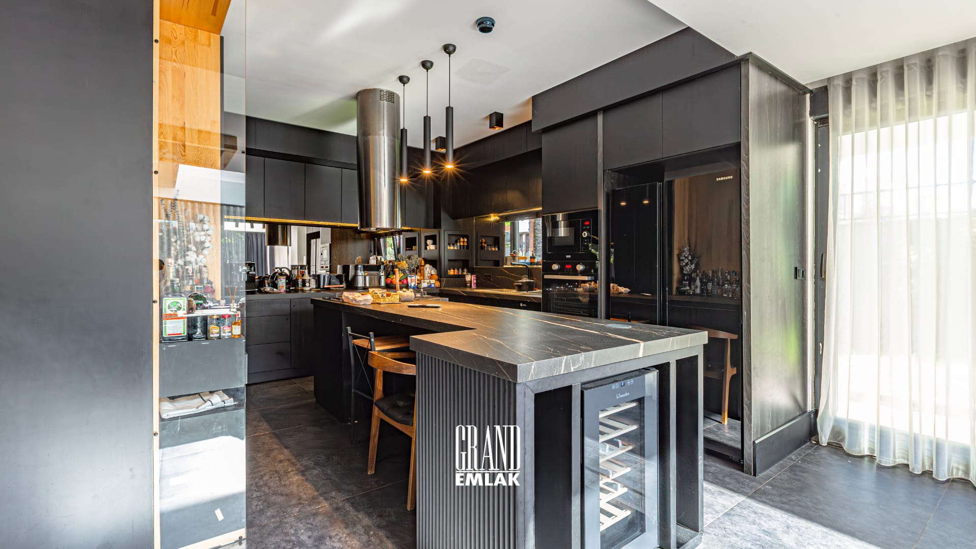 ERMENEK’TE 280 m2 SATILIK 4+1 VİLLA logolu (28)