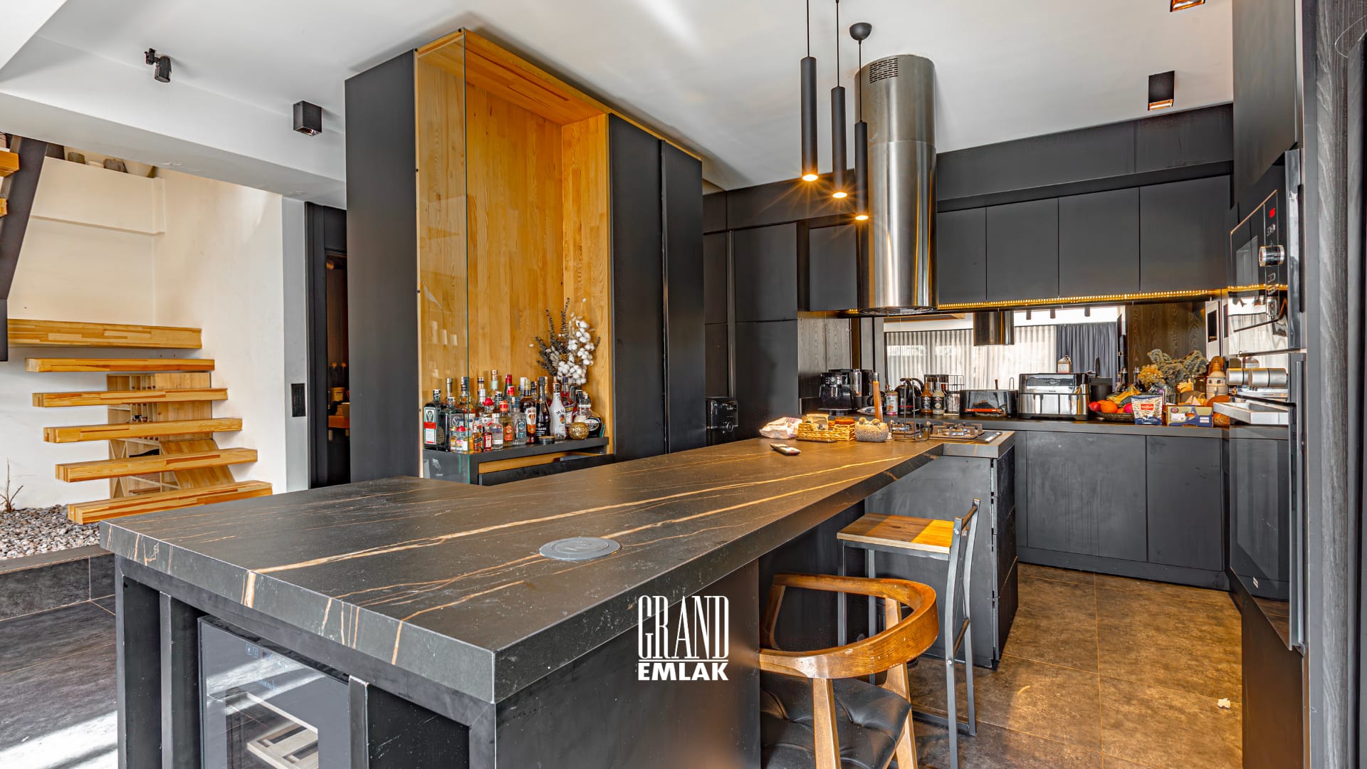ERMENEK’TE 280 m2 SATILIK 4+1 VİLLA logolu (29)