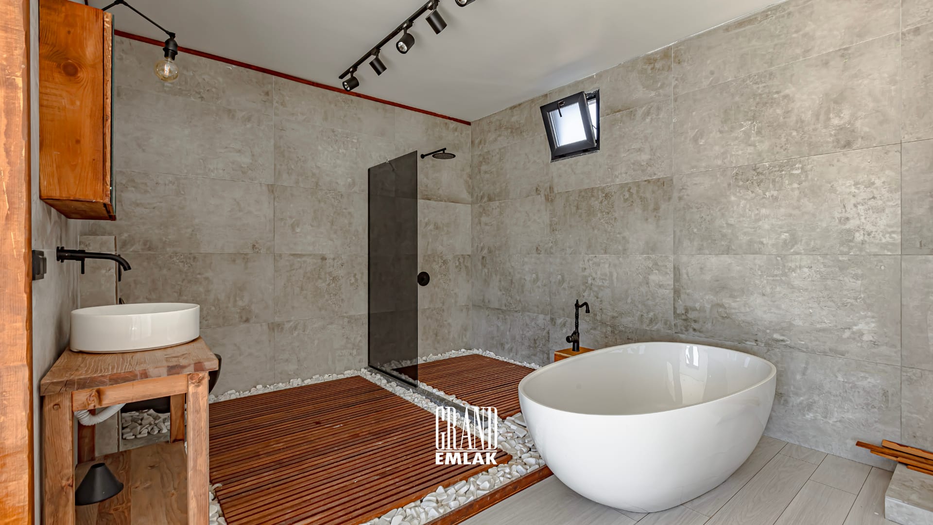 ERMENEK’TE 280 m2 SATILIK 4+1 VİLLA logolu (34)