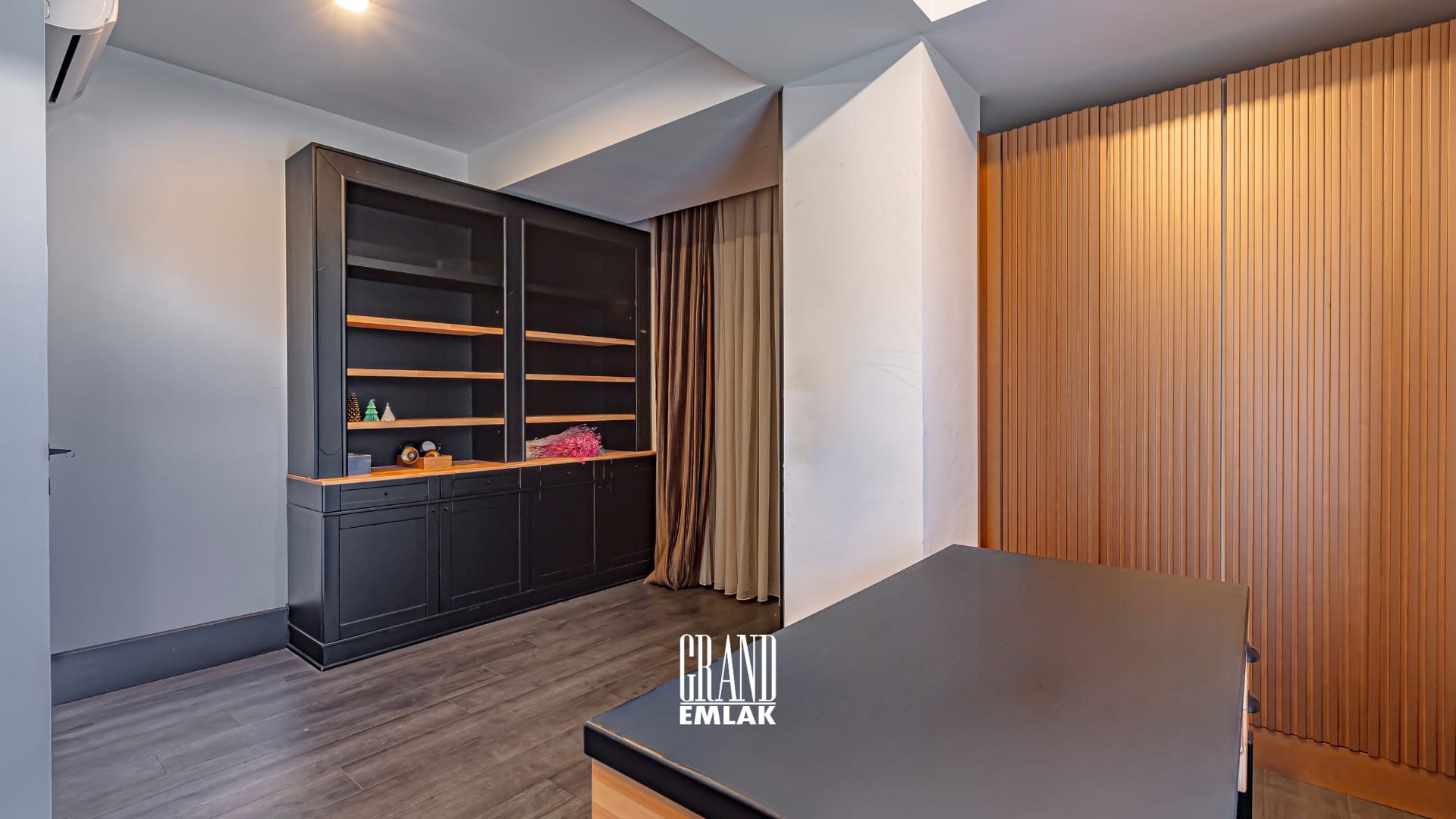 ERMENEK’TE 280 m2 SATILIK 4+1 VİLLA logolu (41)