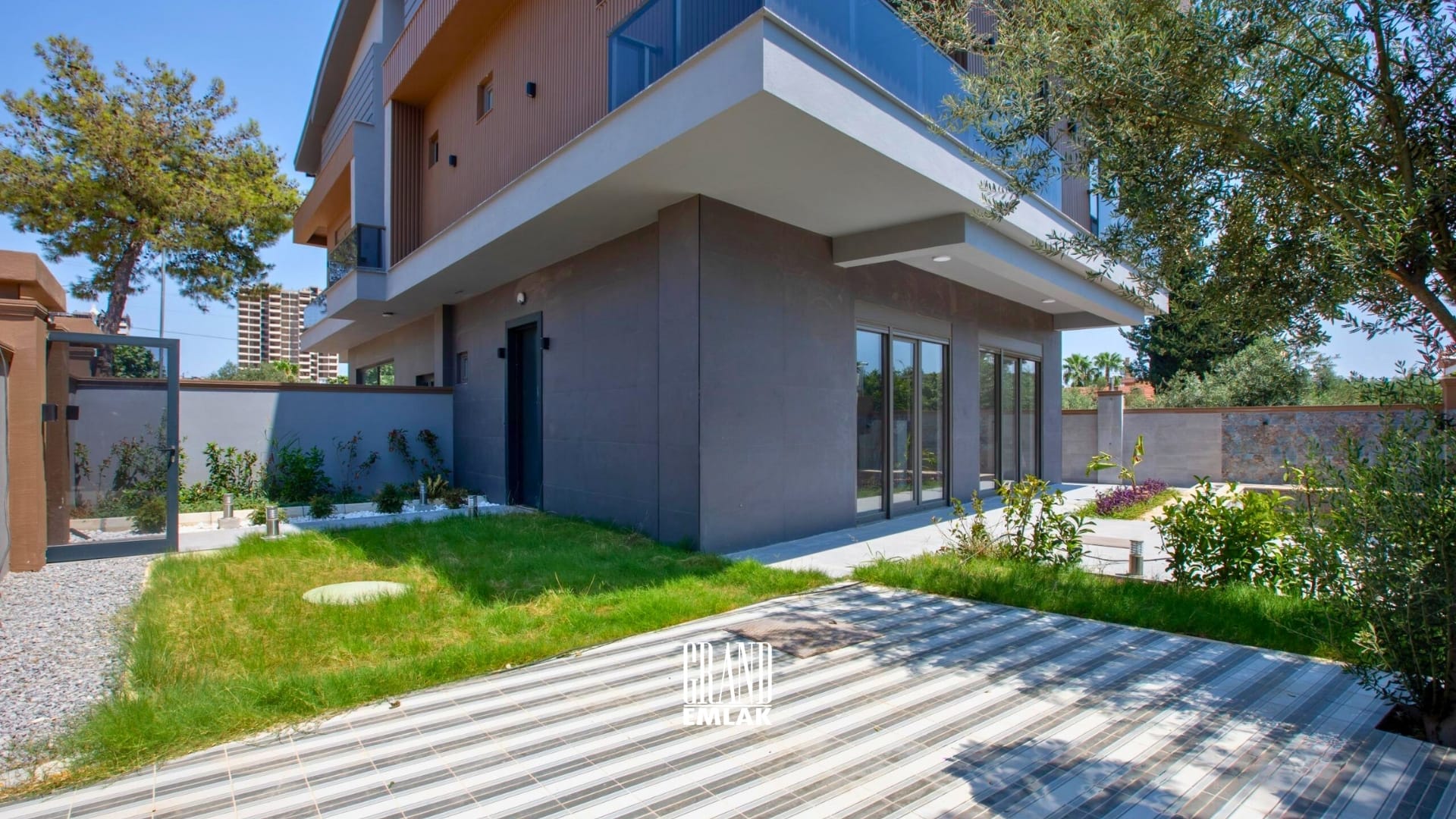 Ermenek’te 280 m2 5+1 satılık tripleks villa (1)