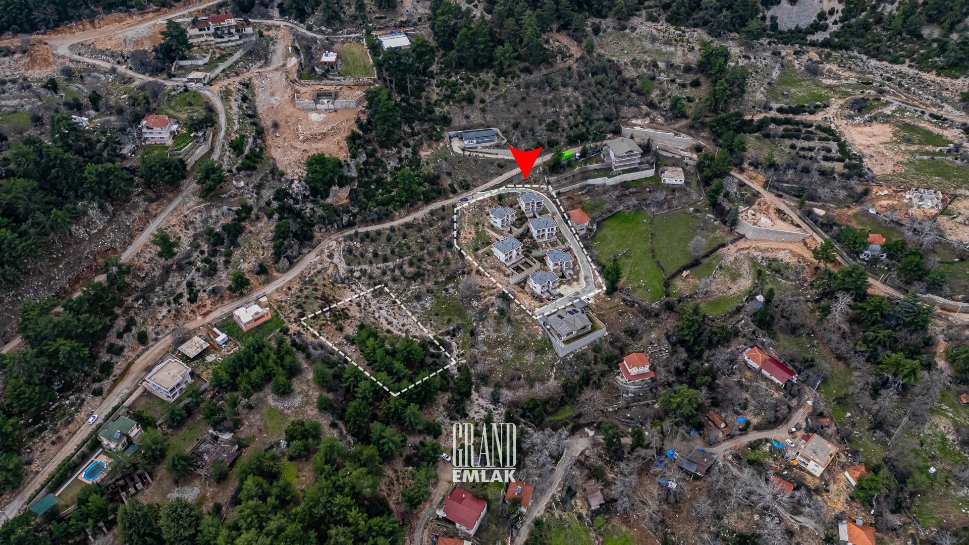 KEMER BEYCİK’TE, TOPLAM 6.700 m2 ARSA VE 8 NATAMAM VİLLA (16)