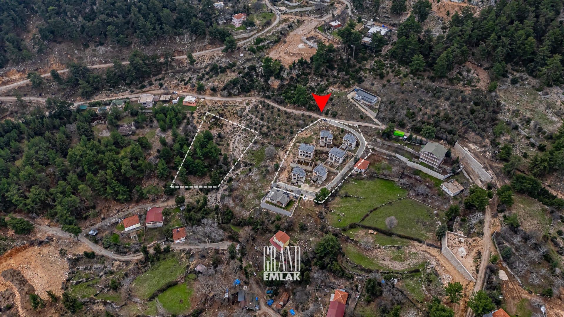 KEMER BEYCİK’TE, TOPLAM 6.700 m2 ARSA VE 8 NATAMAM VİLLA (17)