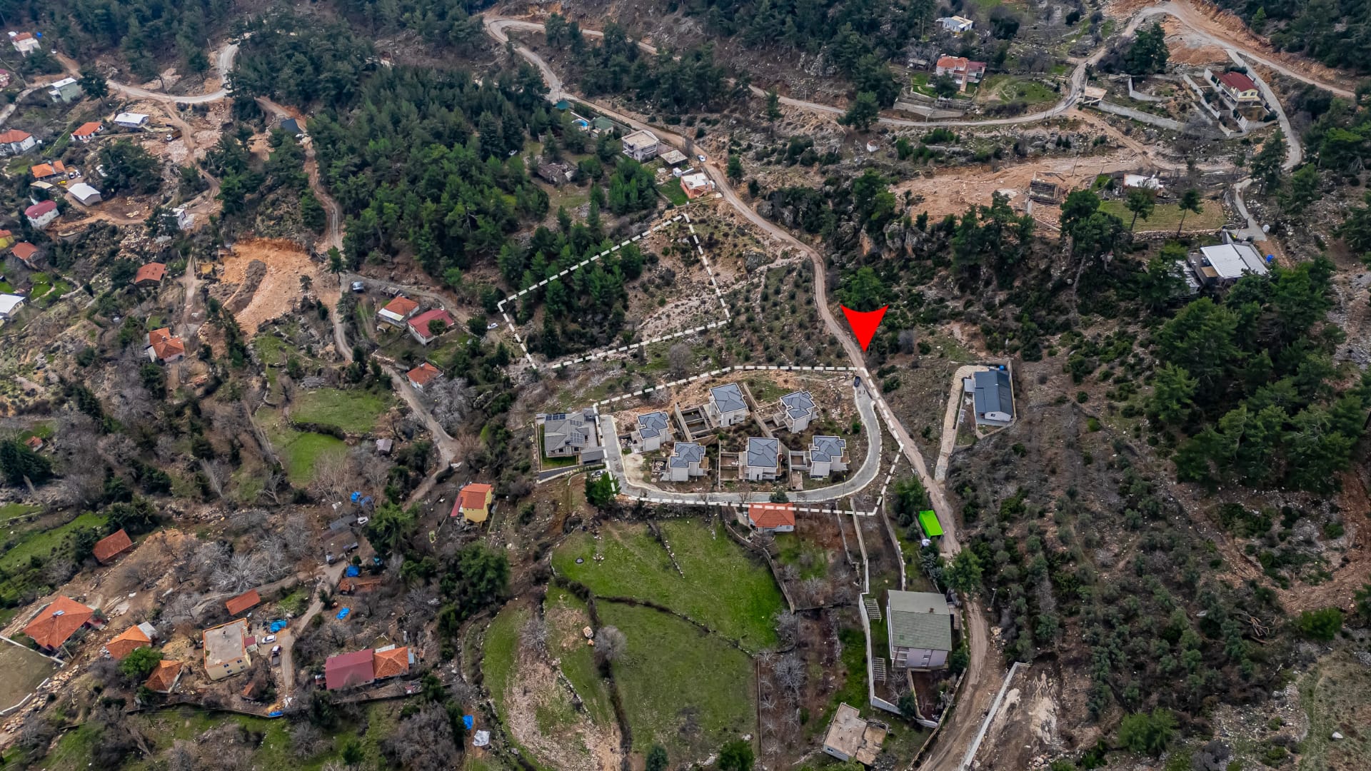 KEMER BEYCİK’TE, TOPLAM 6.700 m2 ARSA VE 8 NATAMAM VİLLA (19)