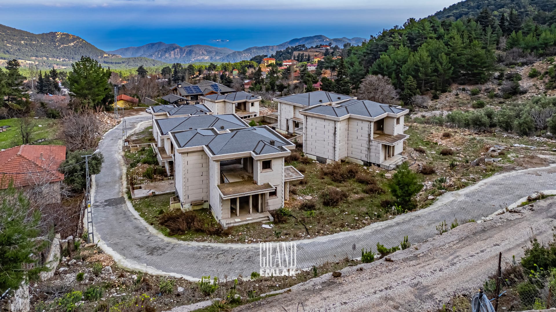 KEMER BEYCİK’TE, TOPLAM 6.700 m2 ARSA VE 8 NATAMAM VİLLA (23)